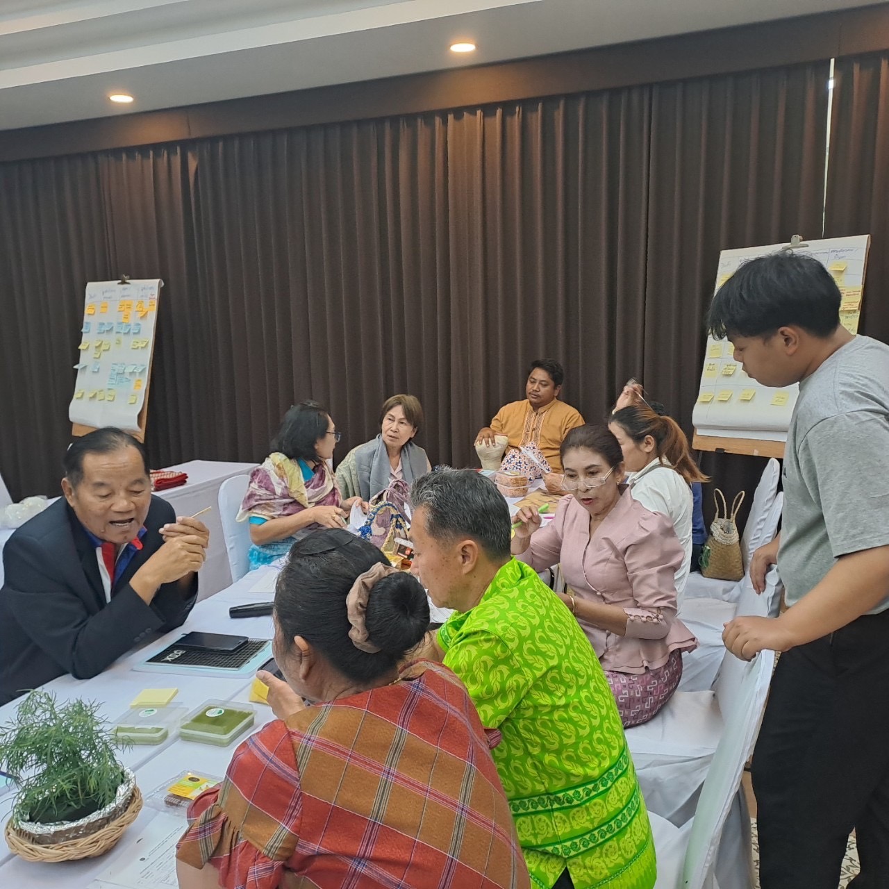 🕸️พช.ฉะเชิงเทรา ดำเนินโครงการพัฒนาศักยภาพเครือข่ายองค์ความรู้ (Knowledge Based OTOP : KBO) จังหวัด กิจกรรมประชุมเชิงปฏิบัติการให้ความรู้แก่ผู้ผลิต ผู้ประกอบการ OTOP (วันที่สอง)