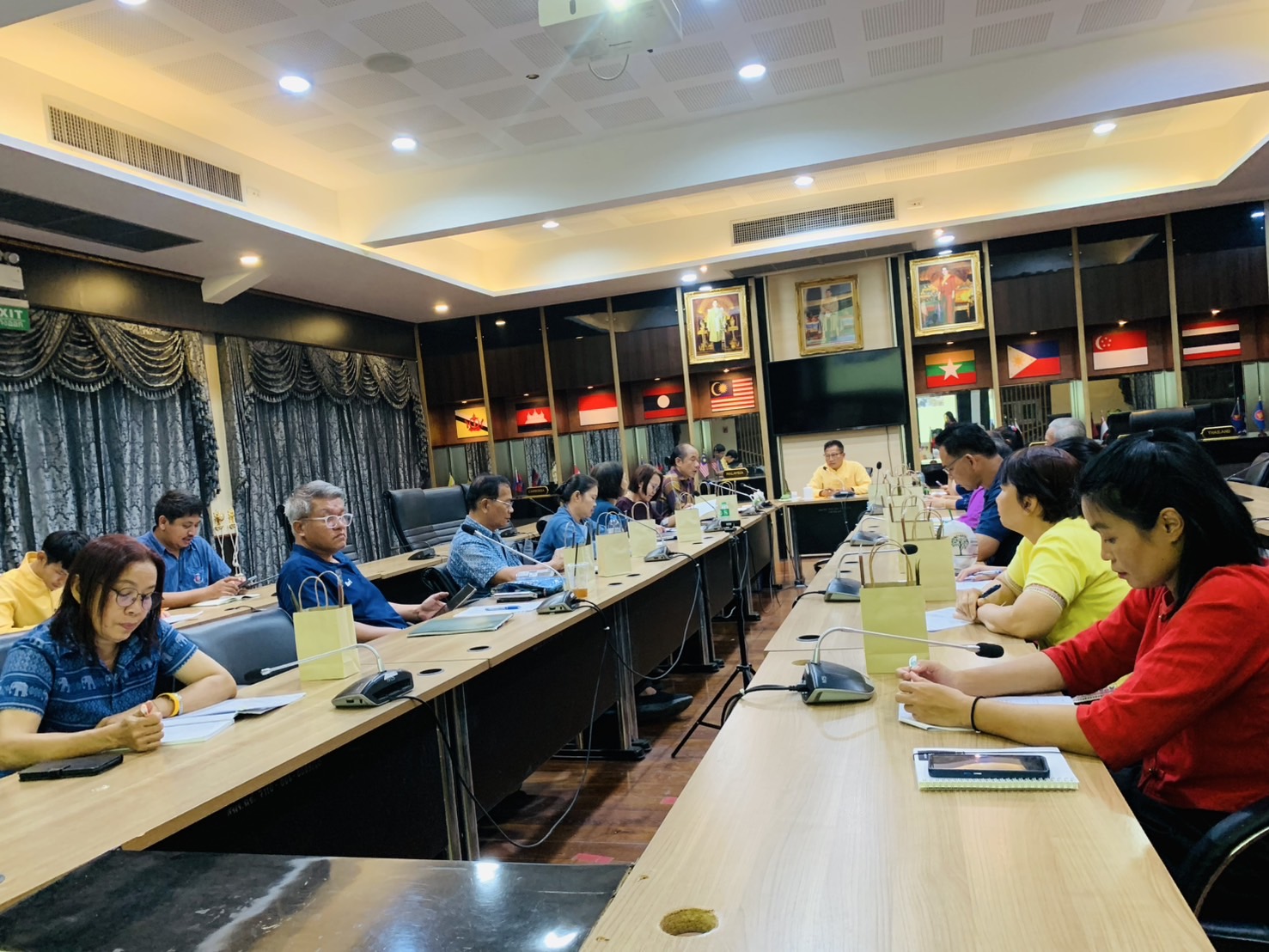 🤝พช.ฉะเชิงเทรา ผสานพลังคณะกรรมการเครือข่ายกลุ่มอาชีพ ผู้ผลิต และผู้ประกอบการ หนึ่งตำบล หนึ่งผลิตภัณฑ์ ระดับจังหวัด และคณะกรรมการบริษัท ประชารัฐรักสามัคคีฉะเชิงเทราฯ ขับเคลื่อนงานหนึ่งตำบล หนึ่งผลิตภัณฑ์ จังหวัดฉะเชิงเทรา ประจำปีงบประมาณ พ.ศ. 2568