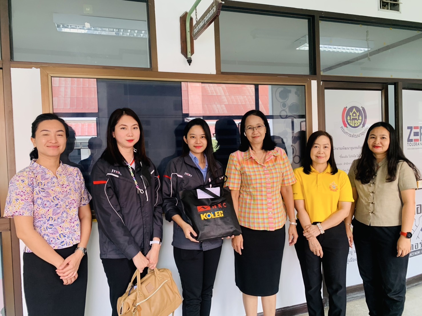 🧶พช.ฉะเชิงเทรา ส่งเสริมช่องทางการจำหน่ายผ้า สนับสนุนงานประกวดเดินแบบผ้าไทยภายใต้แนวคิด “บุหงาวันทาพัสตราภรณ์”