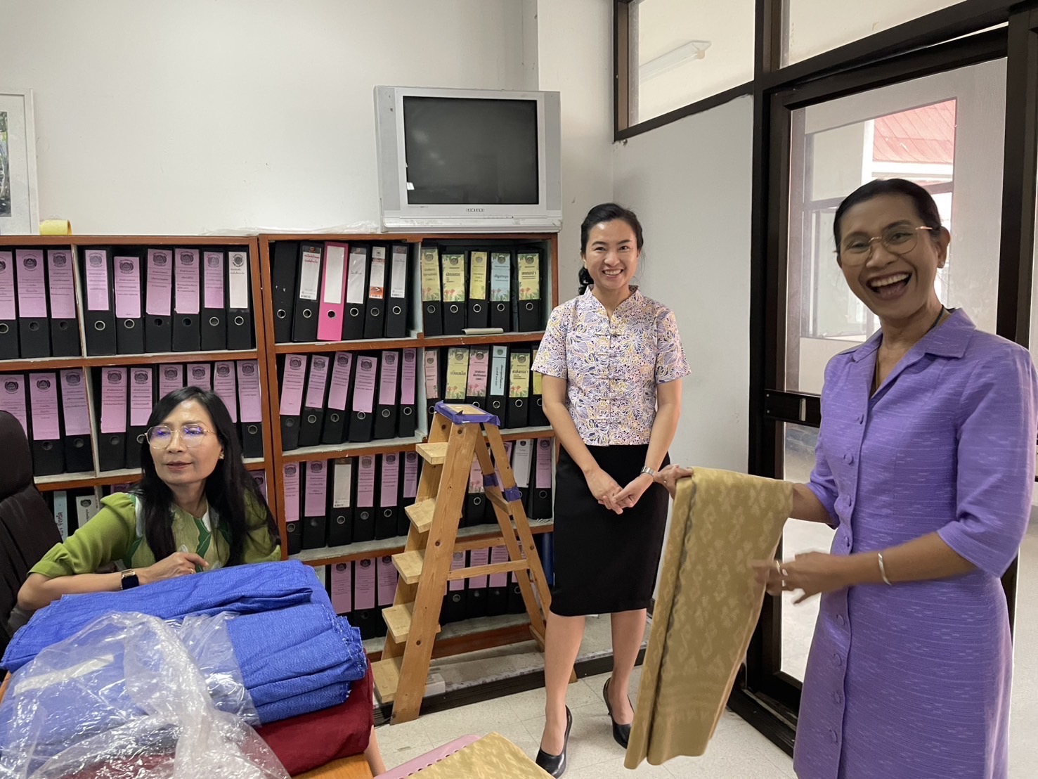 🧶พช.ฉะเชิงเทรา ส่งเสริมช่องทางการจำหน่ายผ้า สนับสนุนงานประกวดเดินแบบผ้าไทยภายใต้แนวคิด “บุหงาวันทาพัสตราภรณ์”