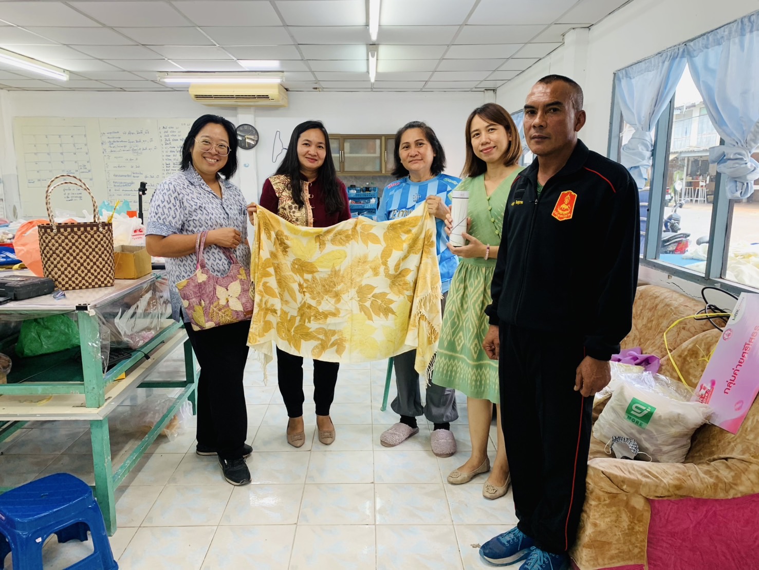 💃พช. ฉะเชิงเทรา ลงพื้นที่ติดตามผลการขับเคลื่อนโครงการ “ผ้าไทยใส่ให้สนุก”