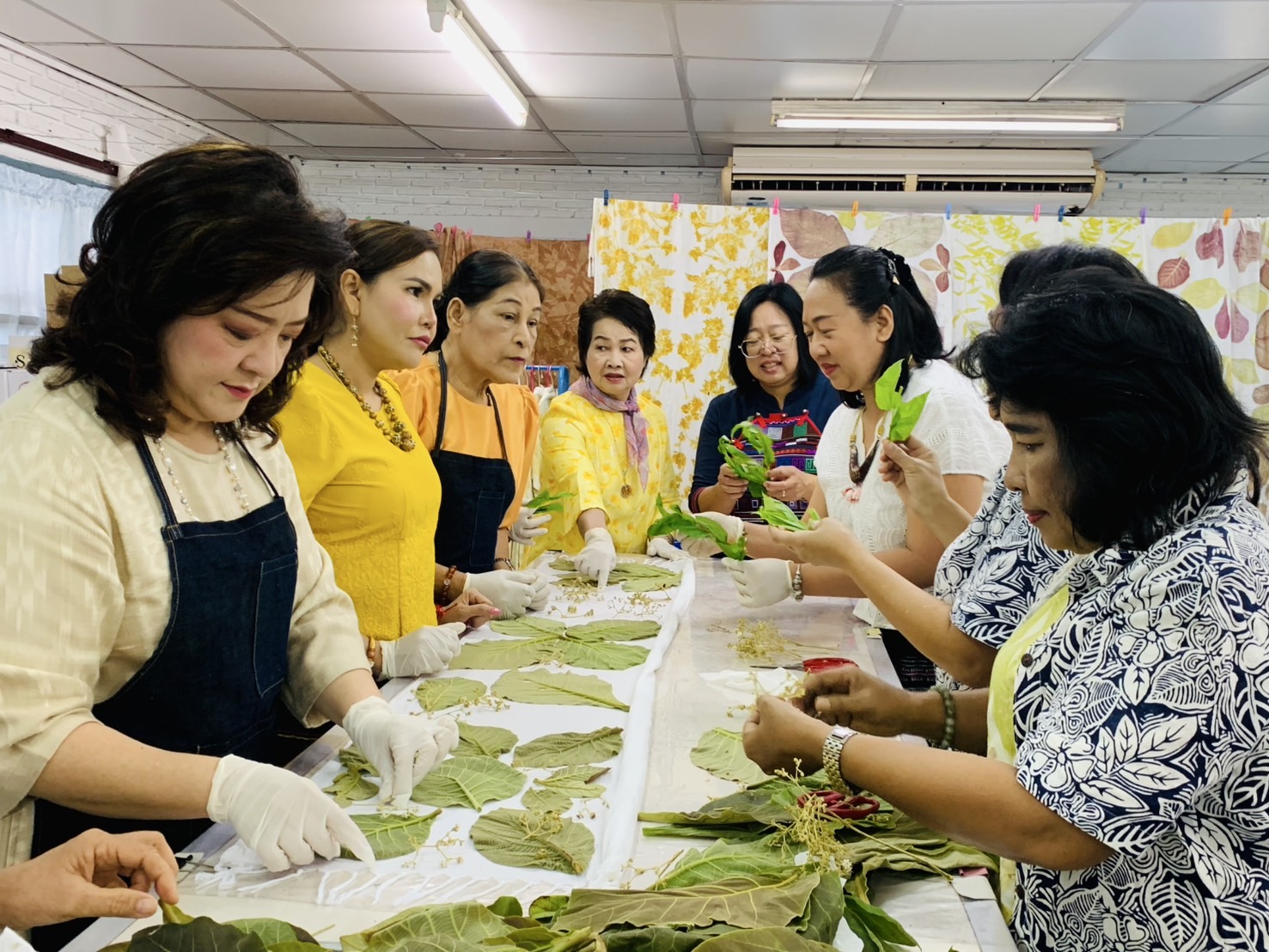 💃พช. ฉะเชิงเทรา ขับเคลื่อนโครงการ “ผ้าไทยใส่ให้สนุก”