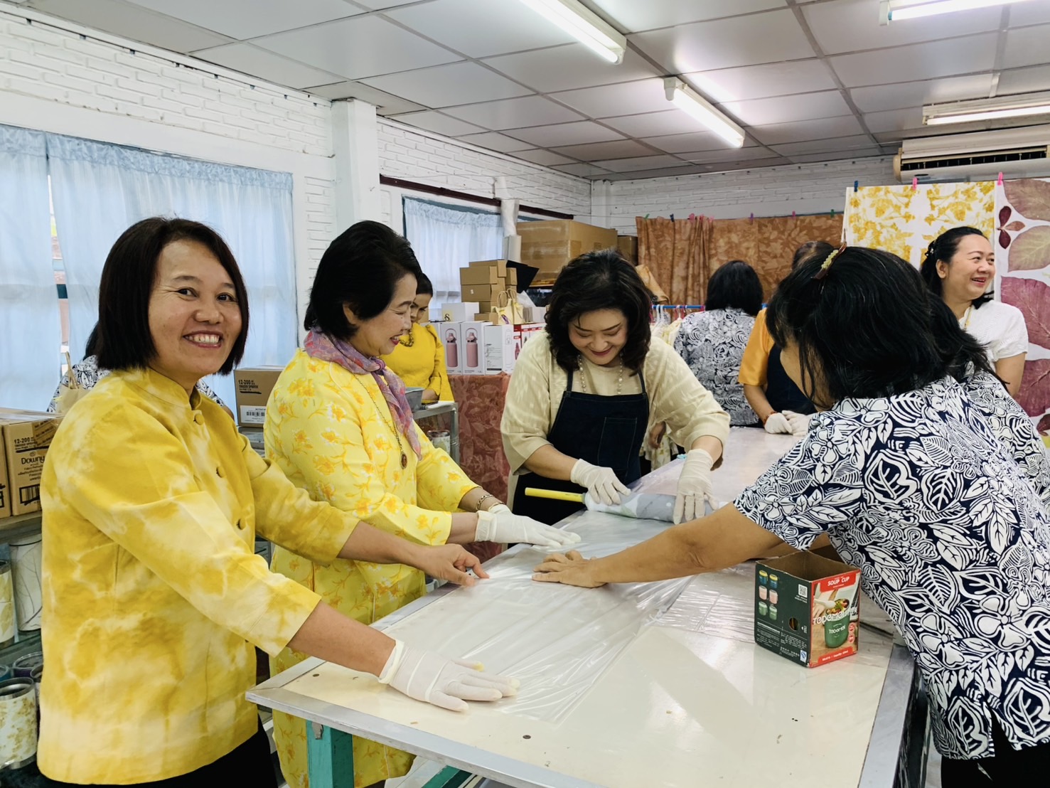 💃พช. ฉะเชิงเทรา ขับเคลื่อนโครงการ “ผ้าไทยใส่ให้สนุก”