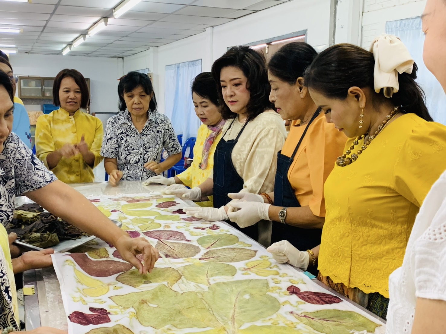 💃พช. ฉะเชิงเทรา ขับเคลื่อนโครงการ “ผ้าไทยใส่ให้สนุก”