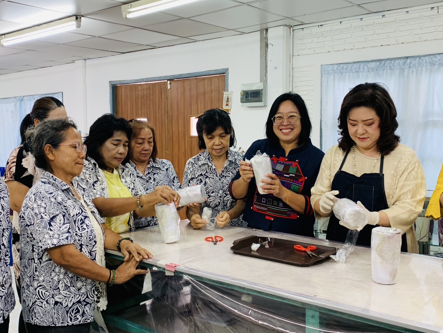 💃พช. ฉะเชิงเทรา ขับเคลื่อนโครงการ “ผ้าไทยใส่ให้สนุก”