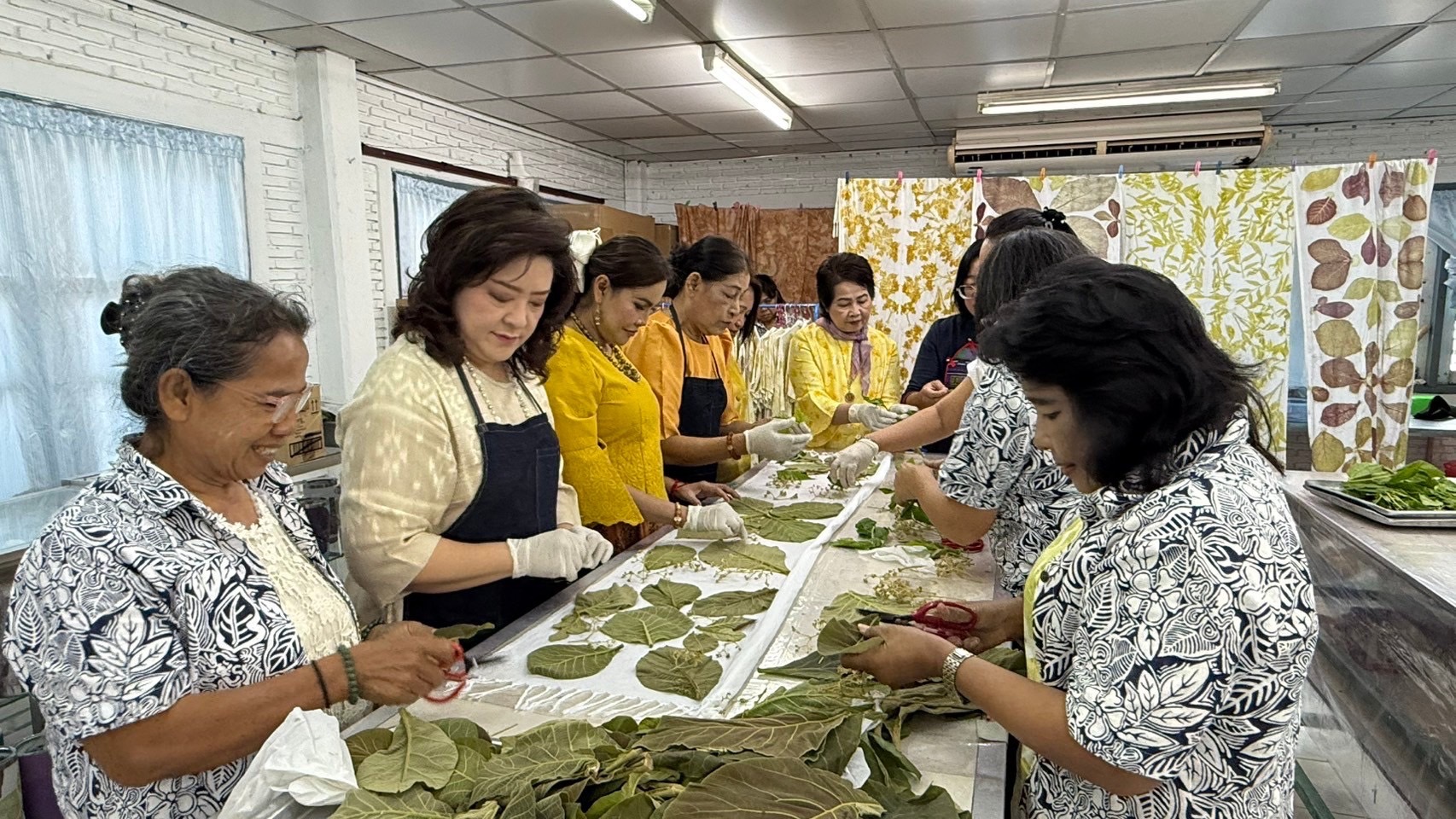 💃พช. ฉะเชิงเทรา ขับเคลื่อนโครงการ “ผ้าไทยใส่ให้สนุก”