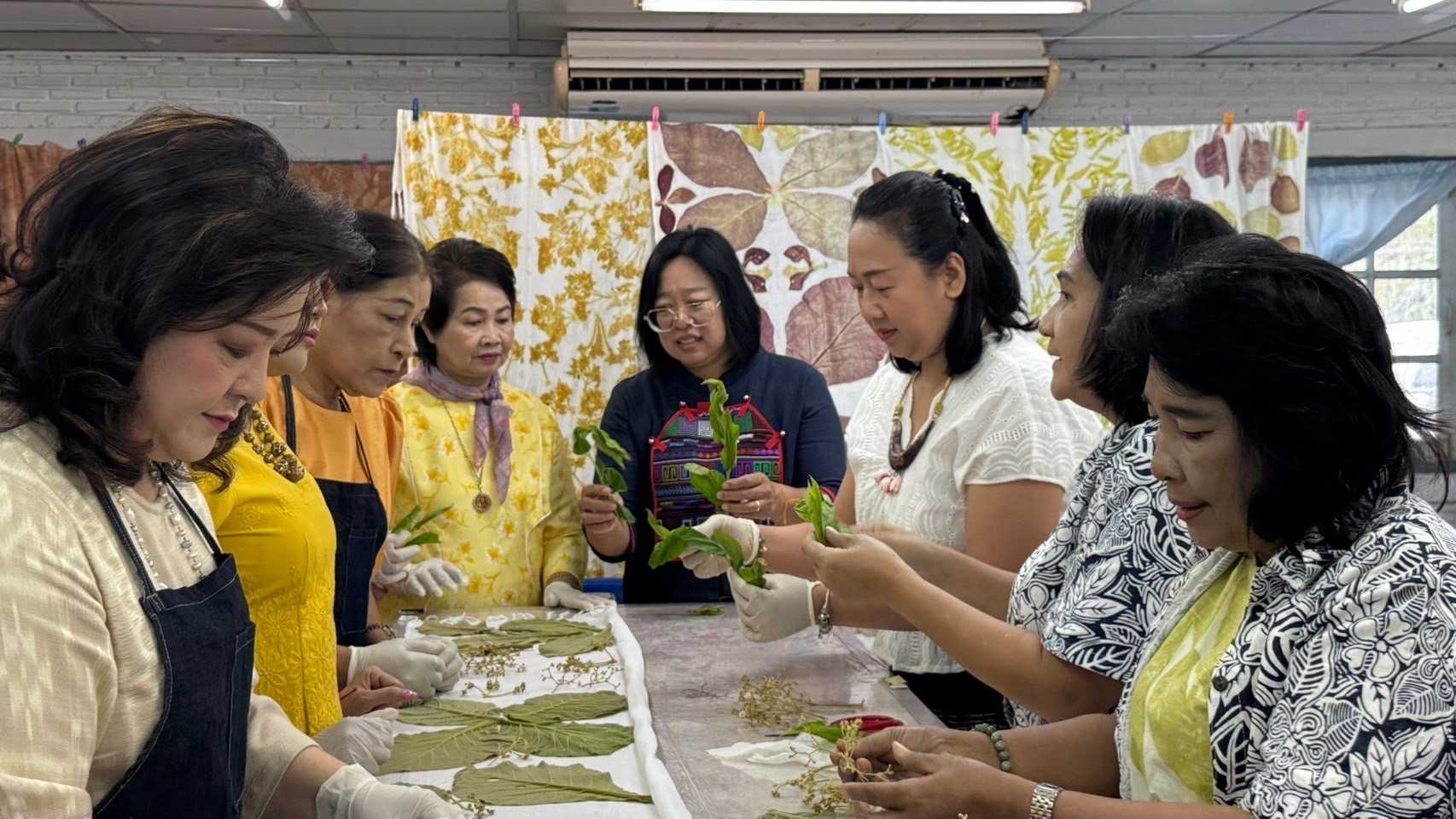 💃พช. ฉะเชิงเทรา ขับเคลื่อนโครงการ “ผ้าไทยใส่ให้สนุก”