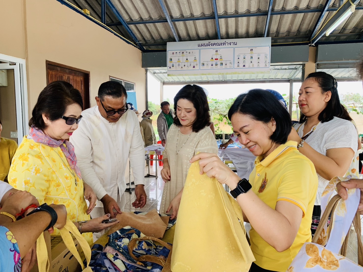 💃พช. ฉะเชิงเทรา ขับเคลื่อนโครงการ “ผ้าไทยใส่ให้สนุก”