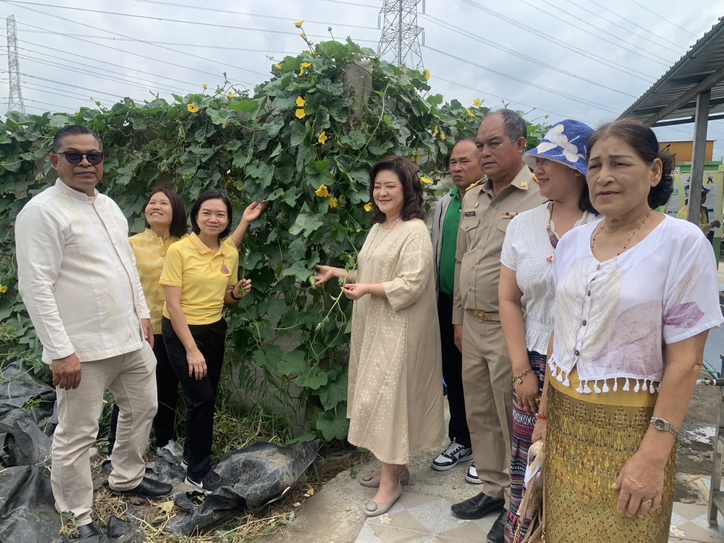 💃พช. ฉะเชิงเทรา ขับเคลื่อนโครงการ “ผ้าไทยใส่ให้สนุก”