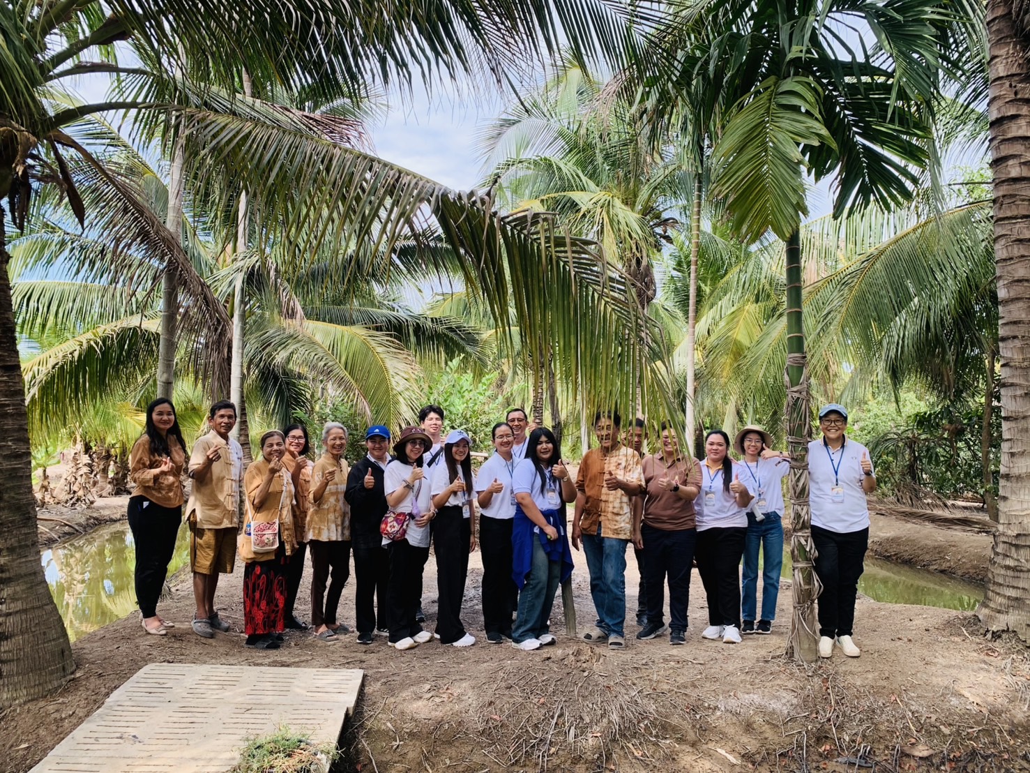 พช. ฉะเชิงเทรา สนับสนุนการดำเนินโครงการพัฒนาข้าราชการพลเรือนสามัญที่อยู่ระหว่างทดลองปฏิบัติราชการ ประจำปีงบประมาณ พ.ศ. 2568 กิจกรรมศึกษาดูงานและลงพื้นที่กลุ่มวิสาหกิจชุมชนแปลงใหญ่หมากมะพร้าว