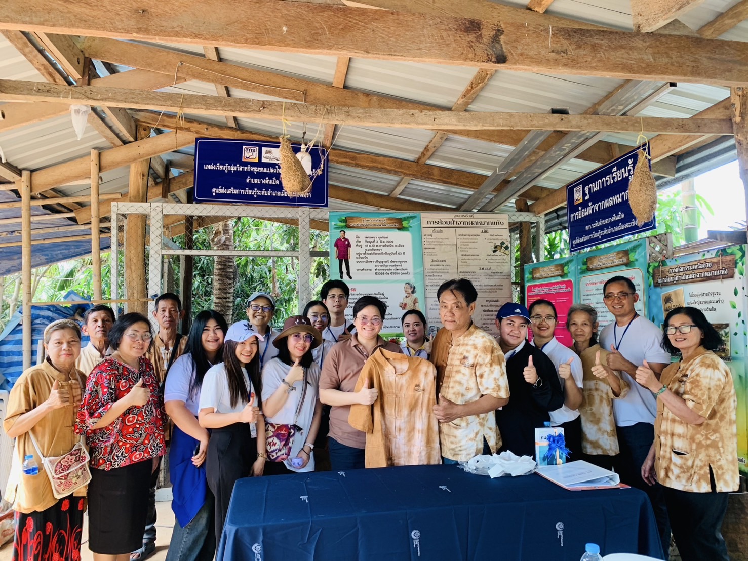 พช. ฉะเชิงเทรา สนับสนุนการดำเนินโครงการพัฒนาข้าราชการพลเรือนสามัญที่อยู่ระหว่างทดลองปฏิบัติราชการ ประจำปีงบประมาณ พ.ศ. 2568 กิจกรรมศึกษาดูงานและลงพื้นที่กลุ่มวิสาหกิจชุมชนแปลงใหญ่หมากมะพร้าว