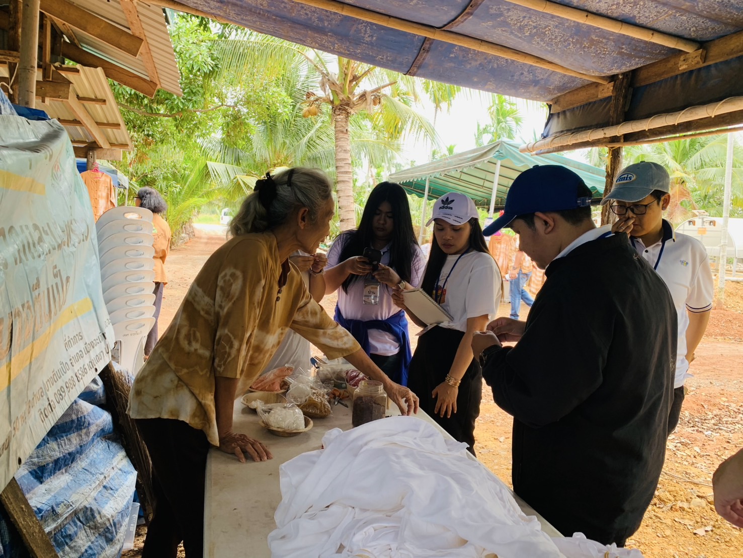 พช. ฉะเชิงเทรา สนับสนุนการดำเนินโครงการพัฒนาข้าราชการพลเรือนสามัญที่อยู่ระหว่างทดลองปฏิบัติราชการ ประจำปีงบประมาณ พ.ศ. 2568 กิจกรรมศึกษาดูงานและลงพื้นที่กลุ่มวิสาหกิจชุมชนแปลงใหญ่หมากมะพร้าว