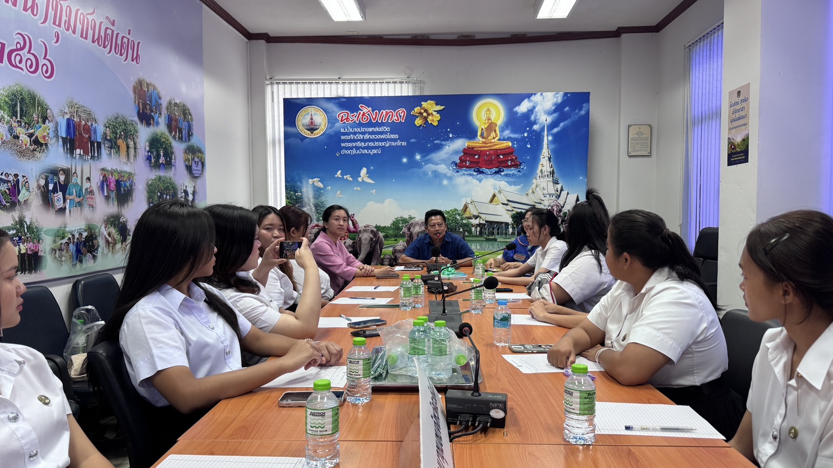 พช. ฉะเชิงเทรา ต้อนรับคณะศึกษาดูงาน มหาวิทยาลัยราชภัฎราชนครินทร์ สร้างความรู้งานพัฒนาชุมชน และสร้างแรงบันดาลใจในการรับราชการ