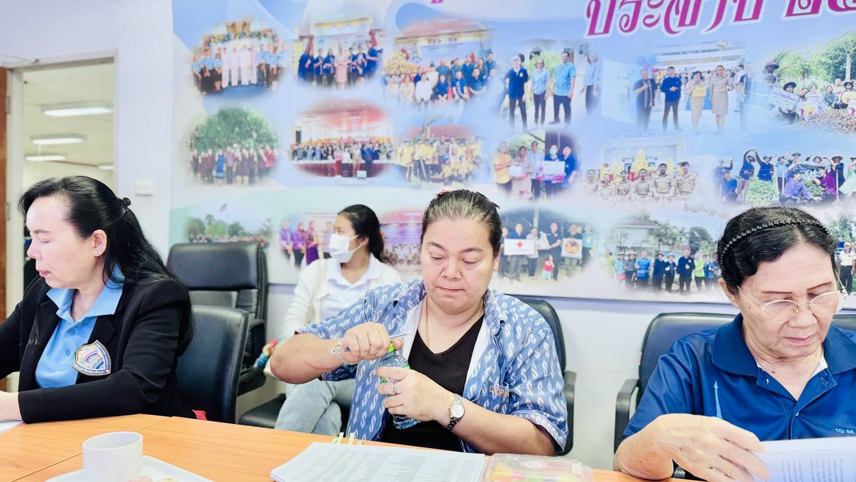 พช. ฉะเชิงเทรา ดำเนินขับเคลื่อน “โครงการ ๘ ริ้ว ๑๐ แผง ๑๐๐ ร้าน OTOP”