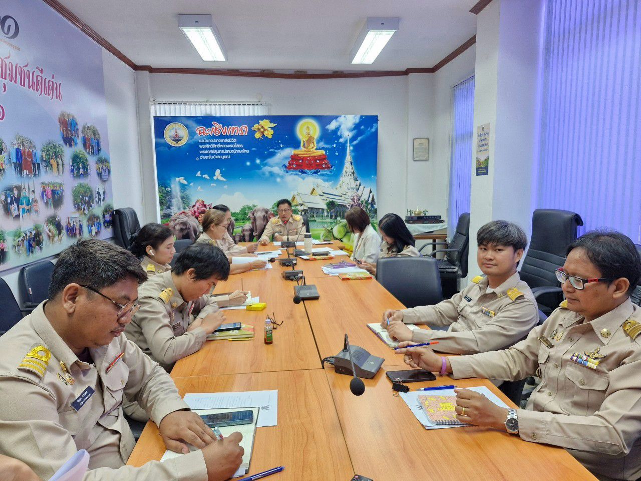 พช.แปดริ้ว ประชุมเตรียมความพร้อมรับเงินพระราชทานขวัญถุงกองทุนแม่ของแผ่นดิน ประจำปี 2568