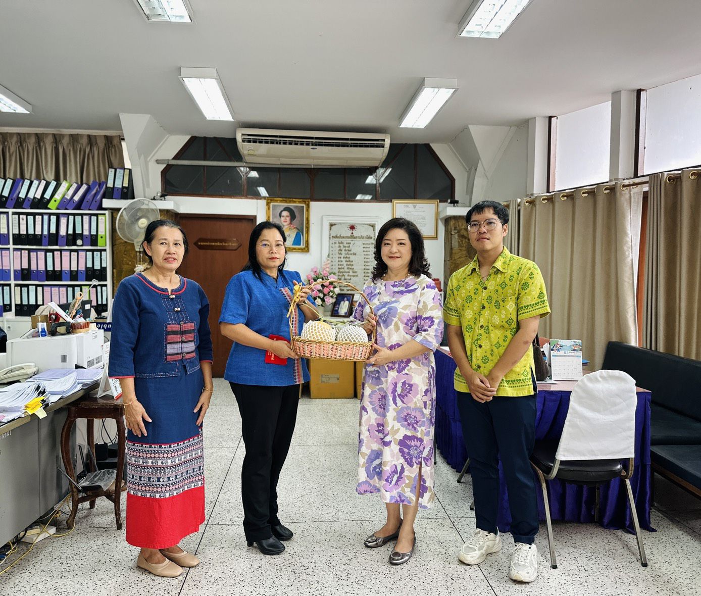 พช.แปดริ้ว แสดงความยินดีกับพัฒนาการอำเภอคลองเขื่อน รับรางวัลจากสลากกาชาดการกุศล