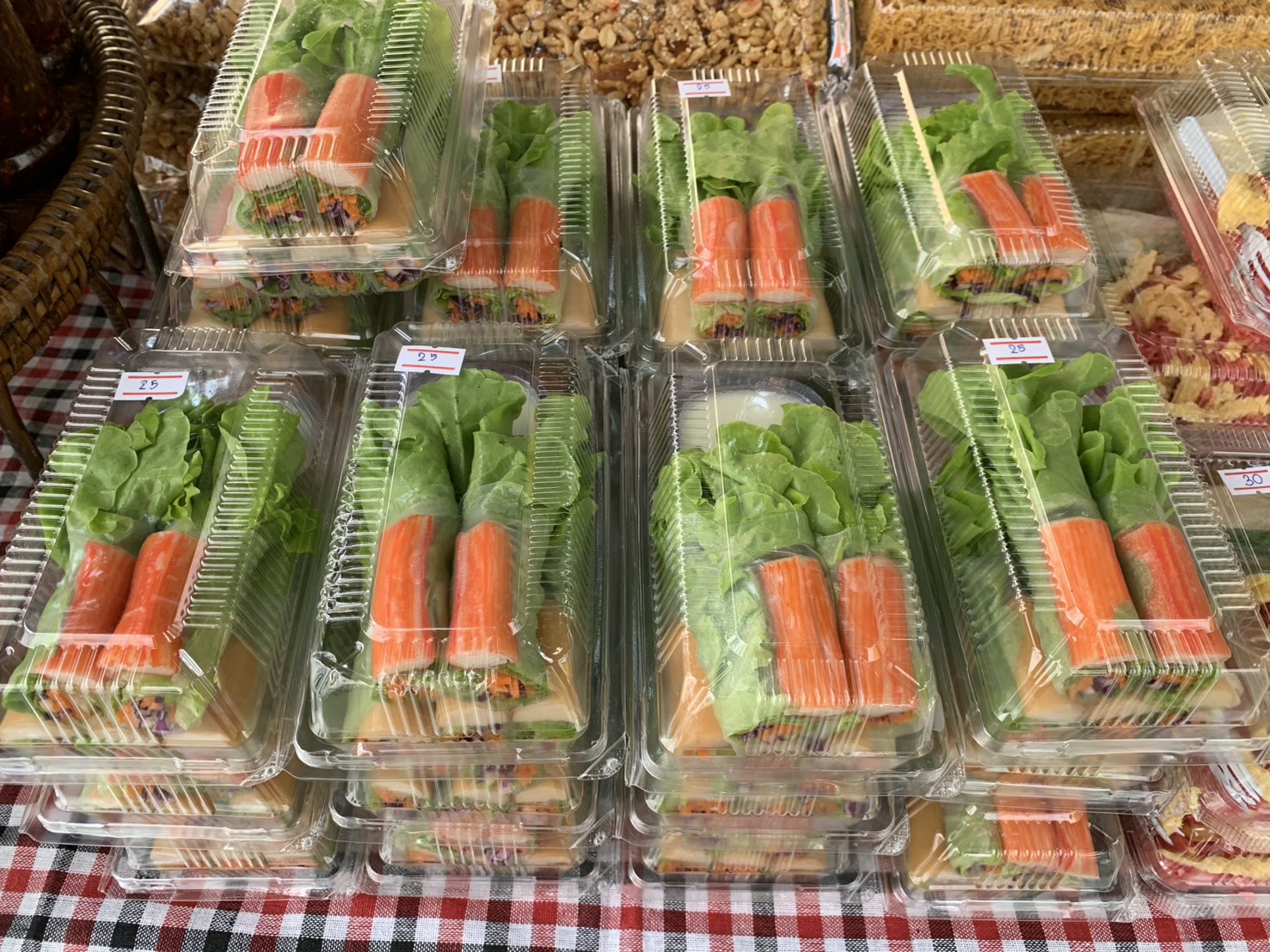 🥬🥗พช.ฉะเชิงเทรา ส่งเสริมช่องทางการจำหน่ายผลิตภัณฑ์ OTOP จังหวัดฉะเชิงเทรา ณ ตลาดกลางลาน@ศาลากลาง♾️ริ้ว