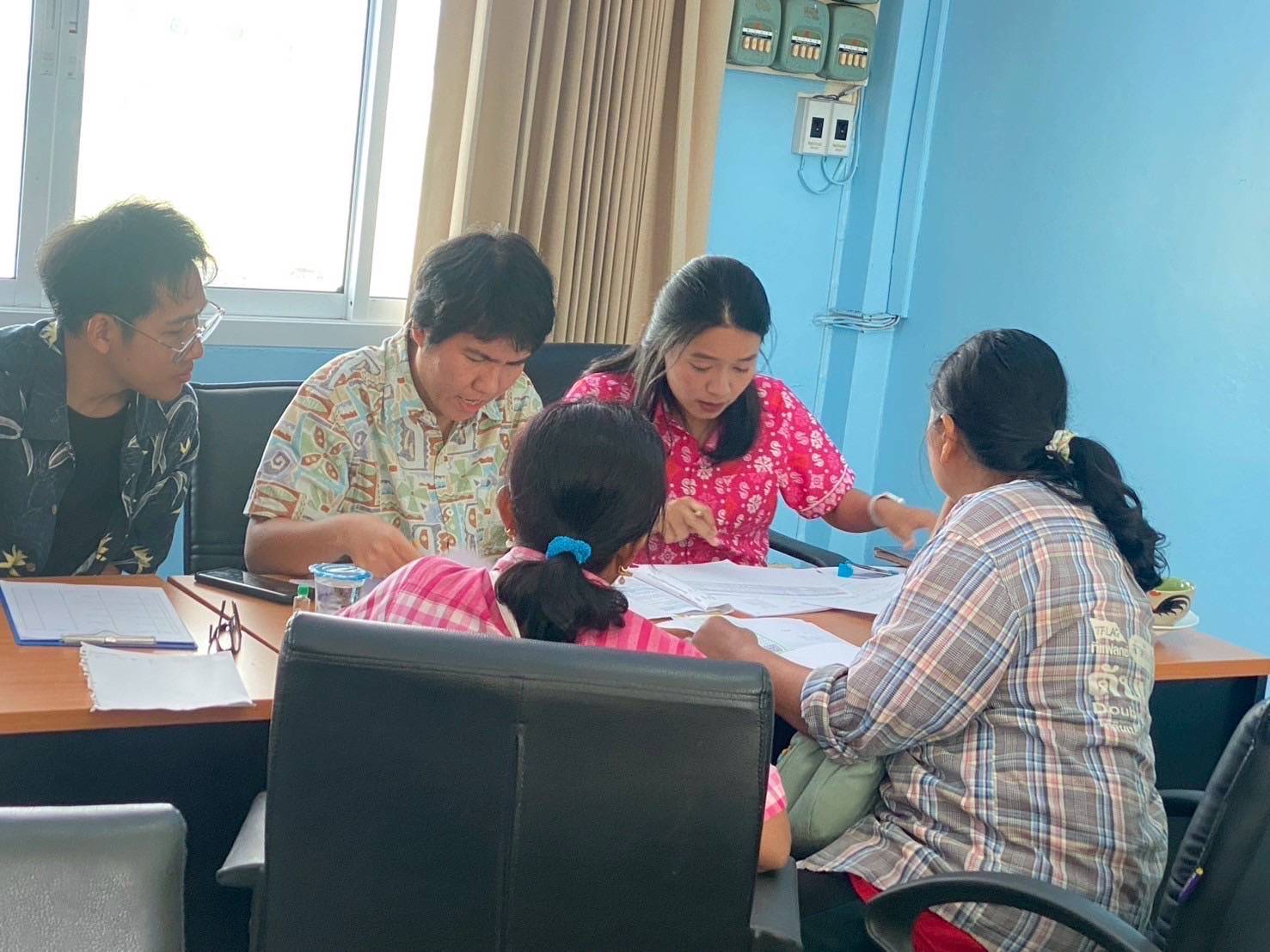 พช.แปดริ้ว ปูพรมติดตามหนี้! เสริมโอกาสใหม่แก่ลูกหนี้กองทุนพัฒนาบทบาทสตรี เดินหน้ากระบวนการไกล่เกลี่ยข้อพิพาท ครบทั้ง 11 อำเภอของฉะเชิงเทรา ⚖️✨