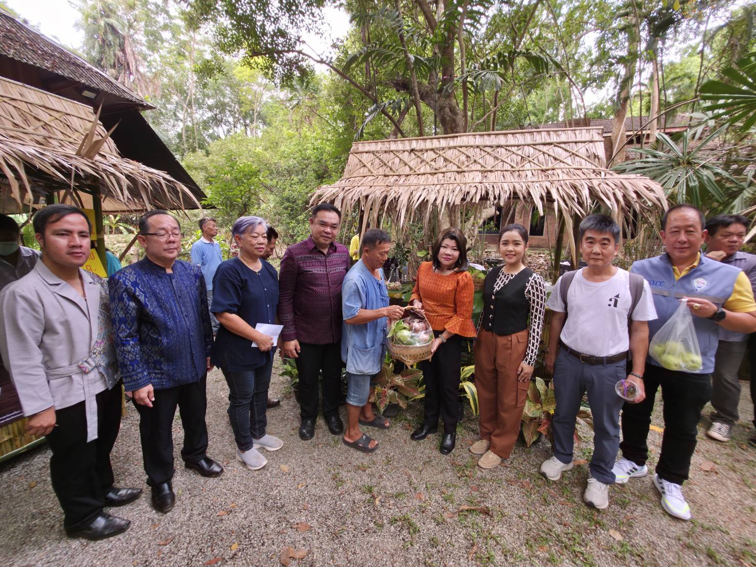 🎡พช.ฉะเชิงเทรา ร่วมพิธีเปิดโครงการส่งเสริมการท่องเที่ยวเชิงสร้างสรรค์ กิจกรรมส่งเสริมการเรียนรู้ที่นักท่องเที่ยวลงมือปฏิบัติ (D-Hope)