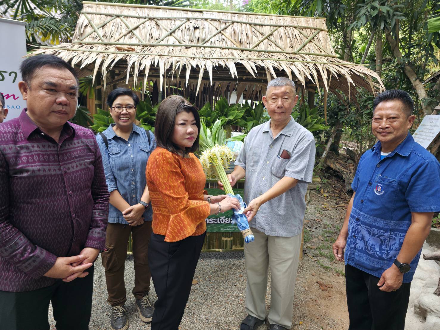 🎡พช.ฉะเชิงเทรา ร่วมพิธีเปิดโครงการส่งเสริมการท่องเที่ยวเชิงสร้างสรรค์ กิจกรรมส่งเสริมการเรียนรู้ที่นักท่องเที่ยวลงมือปฏิบัติ (D-Hope)