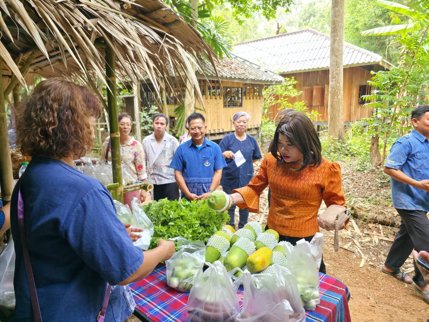 🎡พช.ฉะเชิงเทรา ร่วมพิธีเปิดโครงการส่งเสริมการท่องเที่ยวเชิงสร้างสรรค์ กิจกรรมส่งเสริมการเรียนรู้ที่นักท่องเที่ยวลงมือปฏิบัติ (D-Hope)