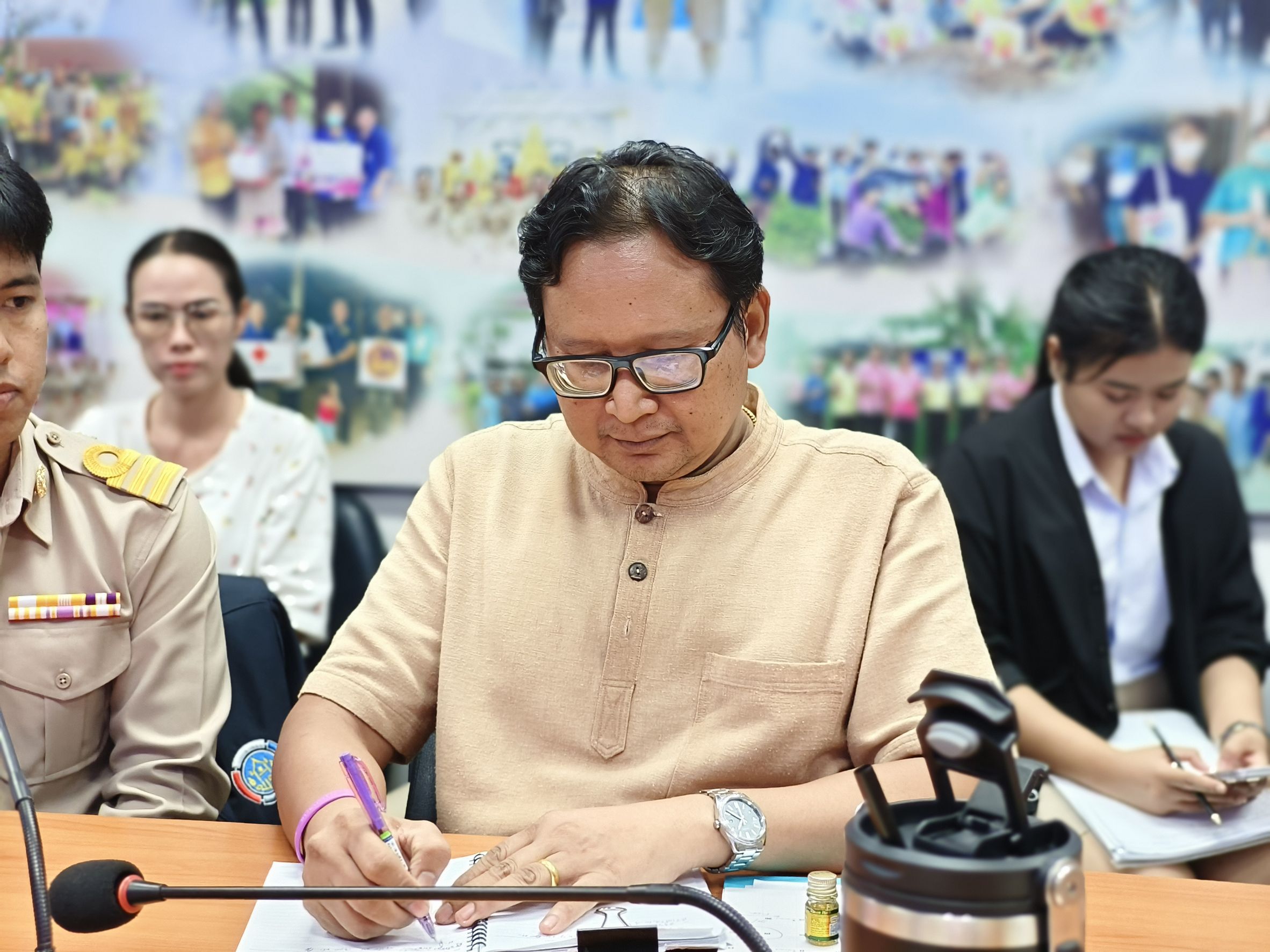 “Monday Talk!” การประชุมติดตามผลการดำเนินงาน พร้อมต้อนรับนักวิชาการพัฒนาชุมชนบรรจุใหม่ เข้ารายงานตัวต่อรองผู้ว่าราชการจังหวัดฉะเชิงเทรา