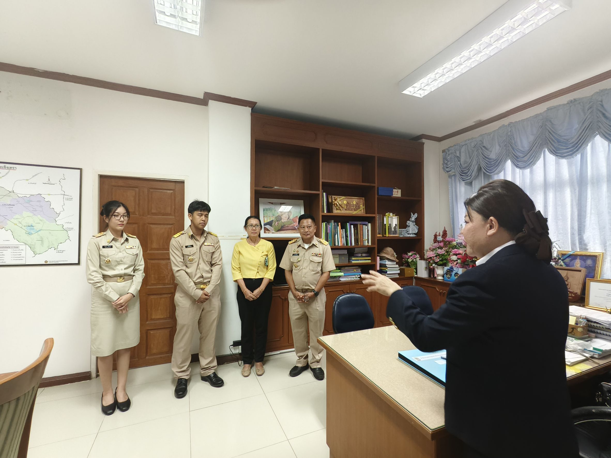 “Monday Talk!” การประชุมติดตามผลการดำเนินงาน พร้อมต้อนรับนักวิชาการพัฒนาชุมชนบรรจุใหม่ เข้ารายงานตัวต่อรองผู้ว่าราชการจังหวัดฉะเชิงเทรา