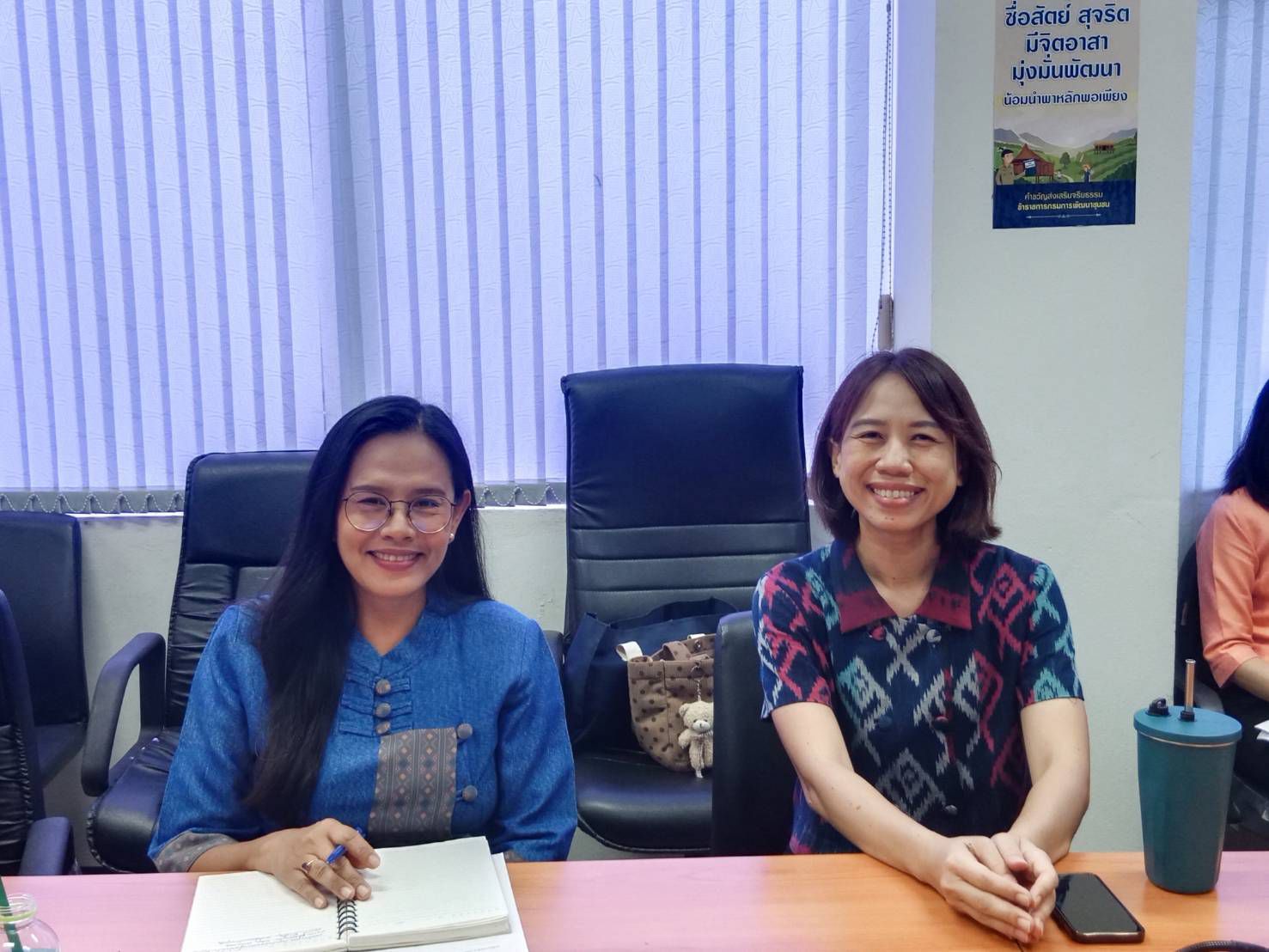 พช. แปดริ้ว ร่วมขับเคลื่อนโครงการถ่ายทอดองค์ความรู้การเป็นพี่เลี้ยงพัฒนากร เสริมแกร่ง “คน พช.” เก่ง ดี มีความสุข ด้วยหัวใจพัฒนาชุมชน