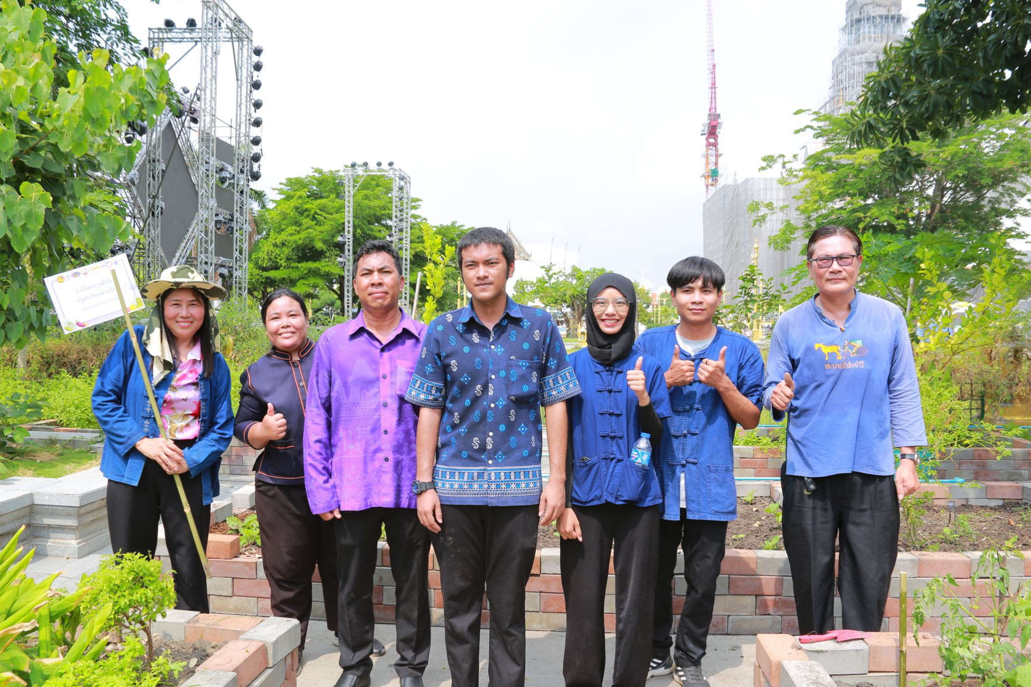 จังหวัดฉะเชิงเทราเดินหน้าส่งเสริมการพัฒนาชุมชนอย่างยั่งยืน ผ่านกิจกรรม “วัดโสธรฯ มีรัก ปลูกผักแบ่งปัน” ซึ่งจัดขึ้นเมื่อวันที่ 4 เมษายน 2568 ณ แปลงผัก วัดโสธรวราราม วรวิหาร โดยมีเป้าหมายเพื่อสร้างแหล่งอาหารชุมชน และส่งเสริมการพึ่งพาตนเองตามหลักเศรษฐกิจพอเพียง