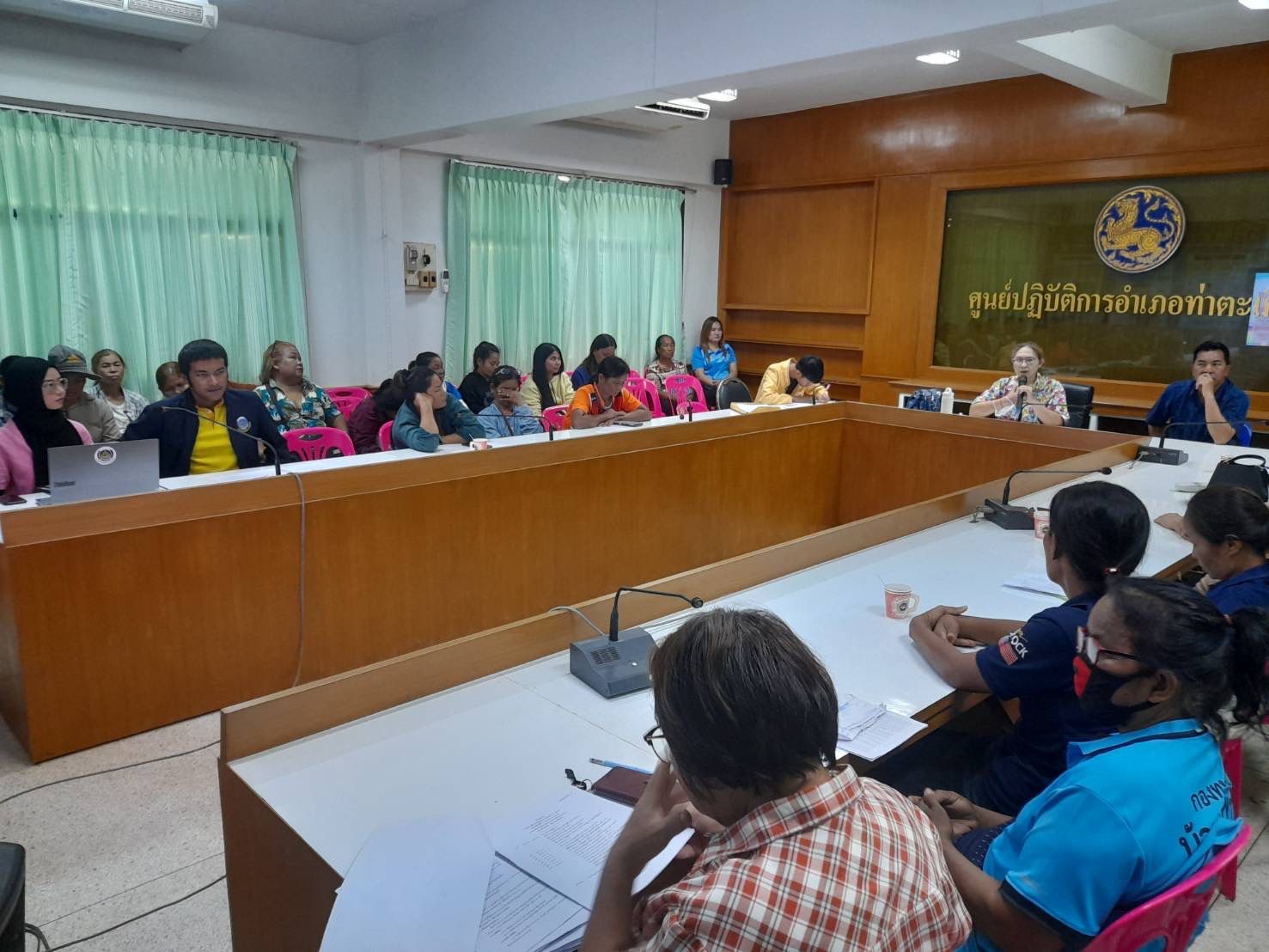 พช.แปดริ้ว ปูพรมติดตามหนี้! เสริมโอกาสใหม่แก่ลูกหนี้กองทุนพัฒนาบทบาทสตรี เดินหน้ากระบวนการไกล่เกลี่ยข้อพิพาท ครบทั้ง 11 อำเภอของฉะเชิงเทรา ⚖️✨