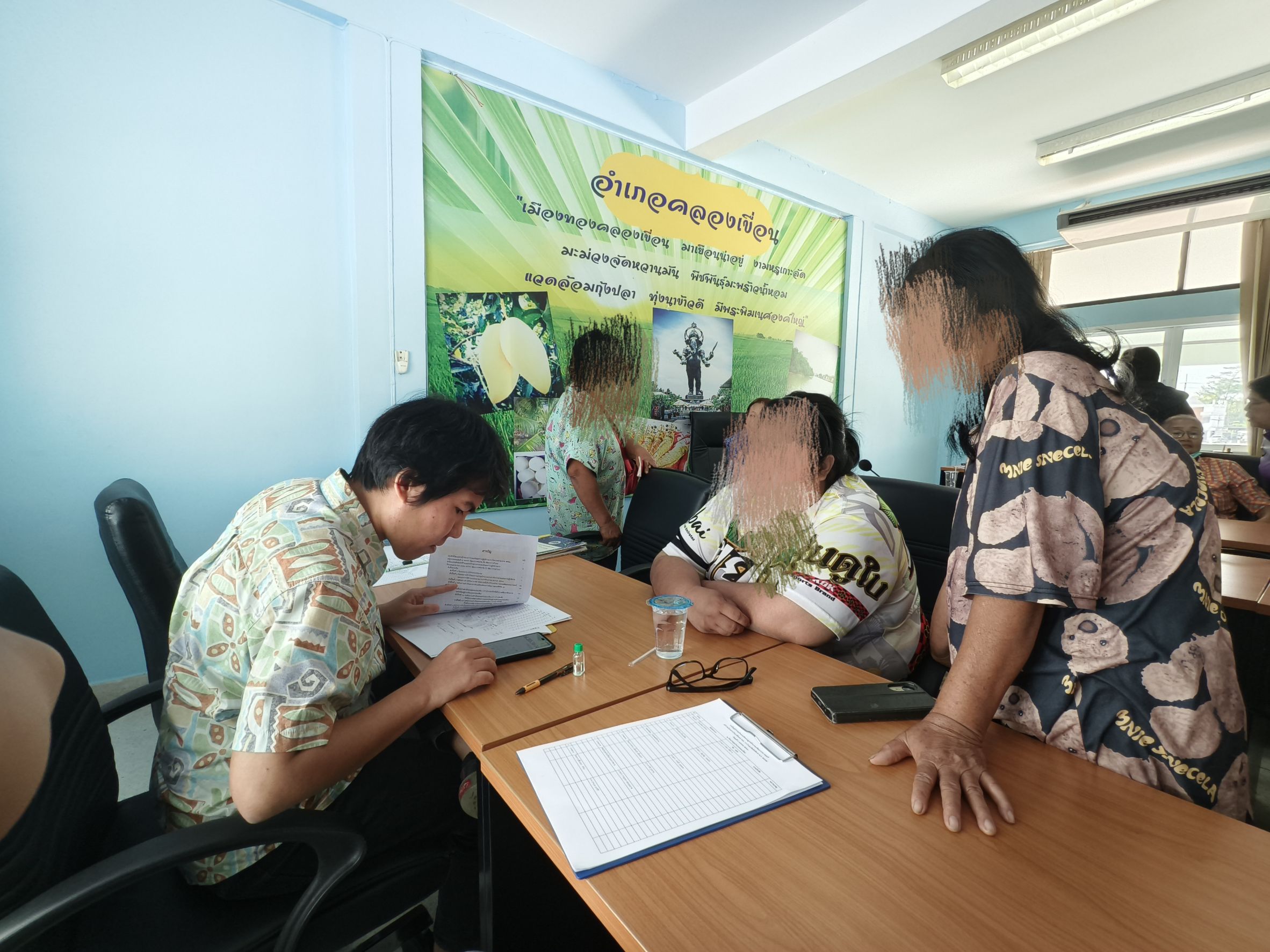 พช.แปดริ้ว ปูพรมติดตามหนี้! เสริมโอกาสใหม่แก่ลูกหนี้กองทุนพัฒนาบทบาทสตรี เดินหน้ากระบวนการไกล่เกลี่ยข้อพิพาท ครบทั้ง 11 อำเภอของฉะเชิงเทรา ⚖️✨