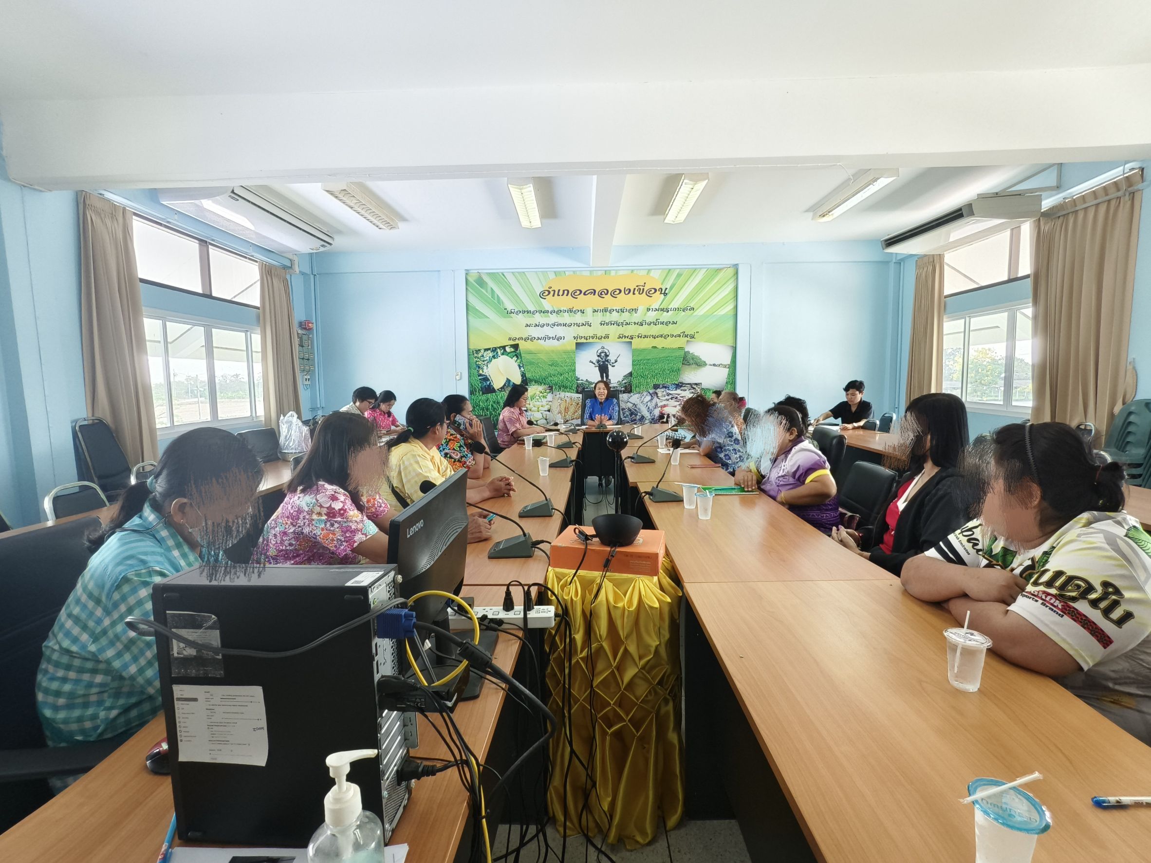 พช.แปดริ้ว ปูพรมติดตามหนี้! เสริมโอกาสใหม่แก่ลูกหนี้กองทุนพัฒนาบทบาทสตรี เดินหน้ากระบวนการไกล่เกลี่ยข้อพิพาท ครบทั้ง 11 อำเภอของฉะเชิงเทรา ⚖️✨