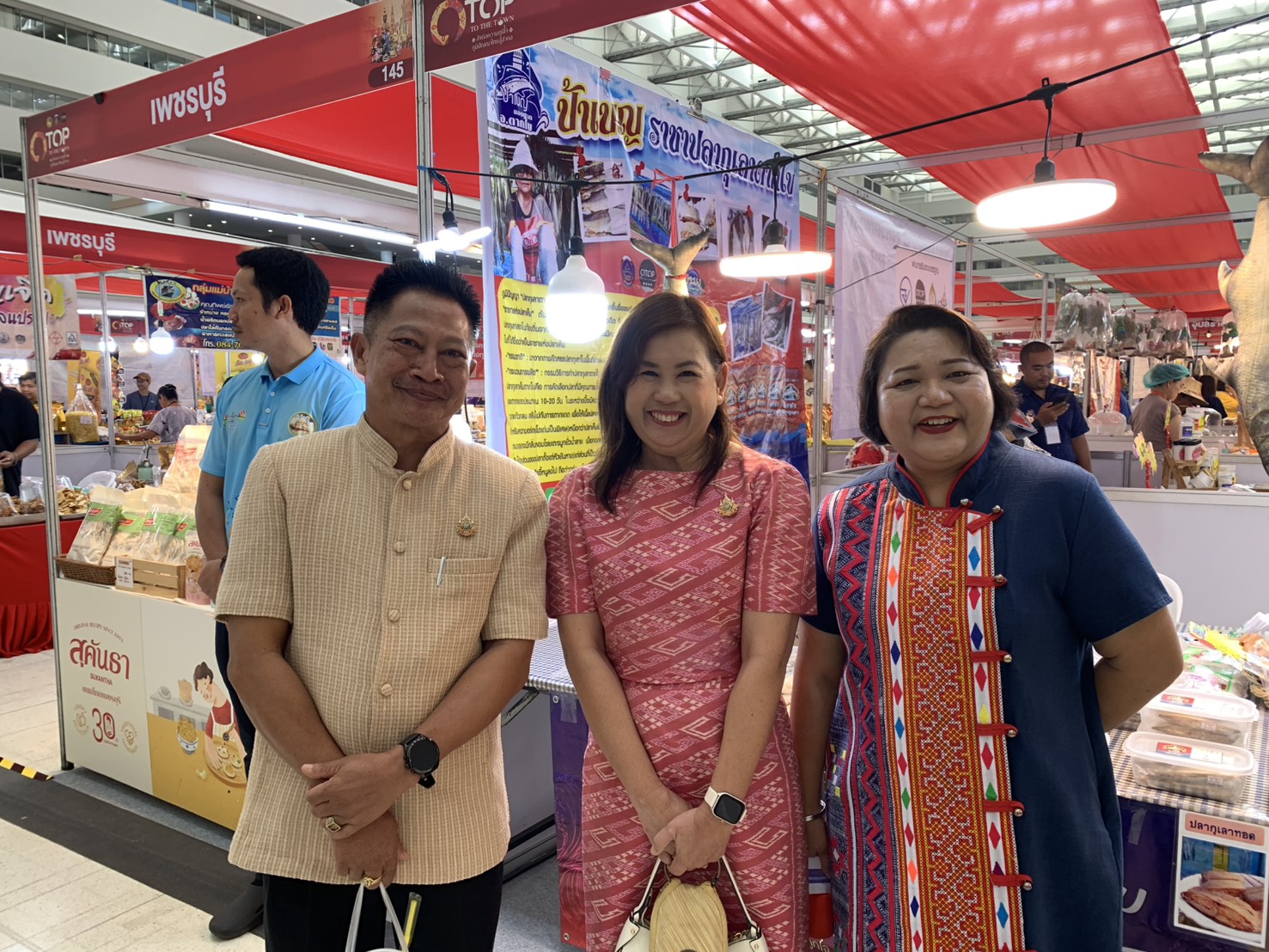 พช.ฉะเชิงเทรา ร่วมพิธีลงนามบันทึกข้อตกลงความร่วมมือในการขับเคลื่อนโครงการเพิ่มประสิทธิภาพการสร้างการรับรู้และขยายช่องทางการตลาดแก่ผลิตภัณฑ์ชุมชน OTOP อย่างยั่งยืน