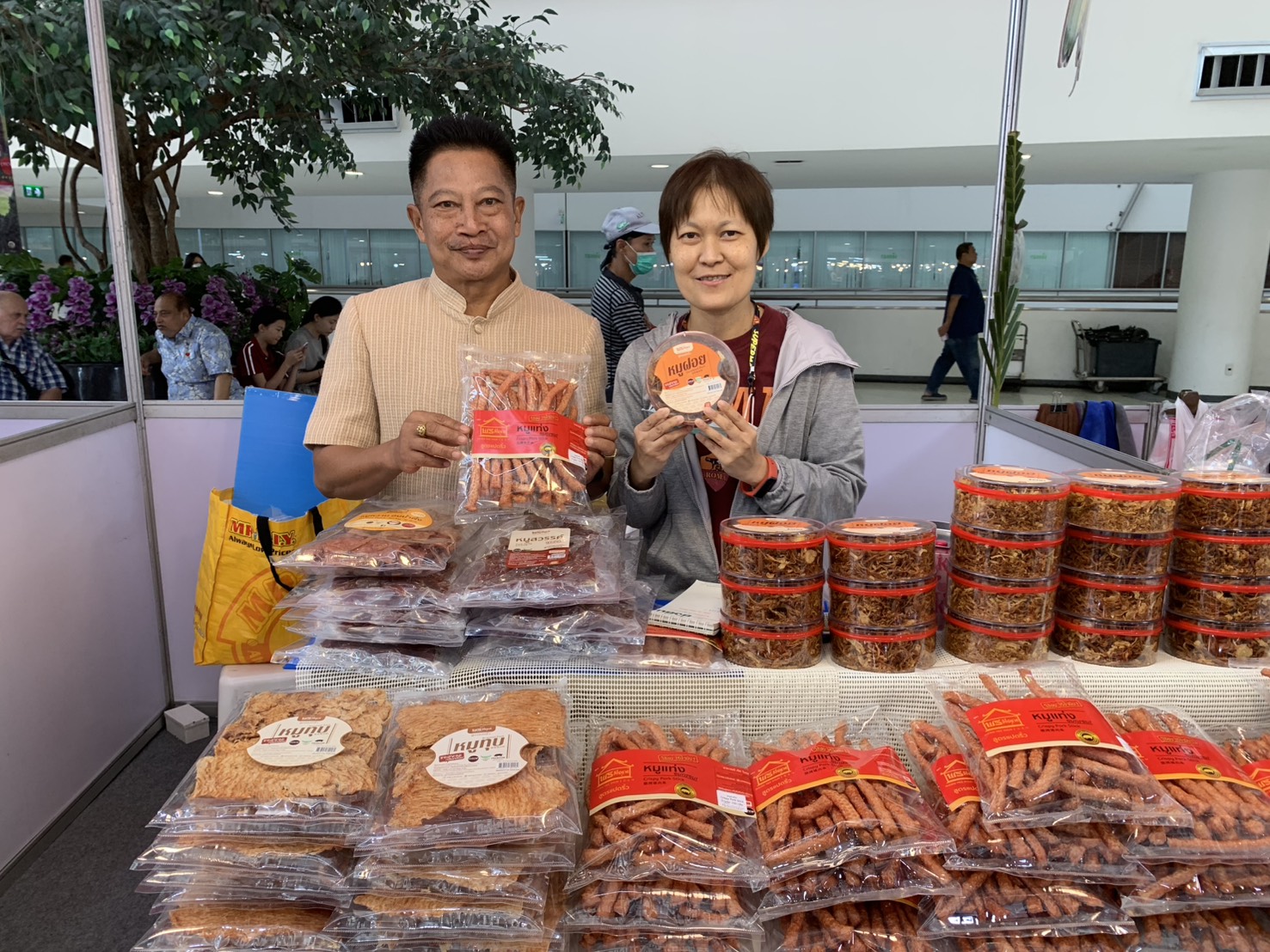 พช.ฉะเชิงเทรา ร่วมพิธีลงนามบันทึกข้อตกลงความร่วมมือในการขับเคลื่อนโครงการเพิ่มประสิทธิภาพการสร้างการรับรู้และขยายช่องทางการตลาดแก่ผลิตภัณฑ์ชุมชน OTOP อย่างยั่งยืน