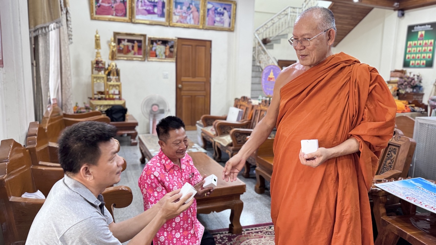 พช.แปดริ้ว รับมอบเงินจากเจ้าคณะอำเภอเมืองฯ สมทบกองทุนพัฒนาเด็กชนบทฯ ปี ๖๘