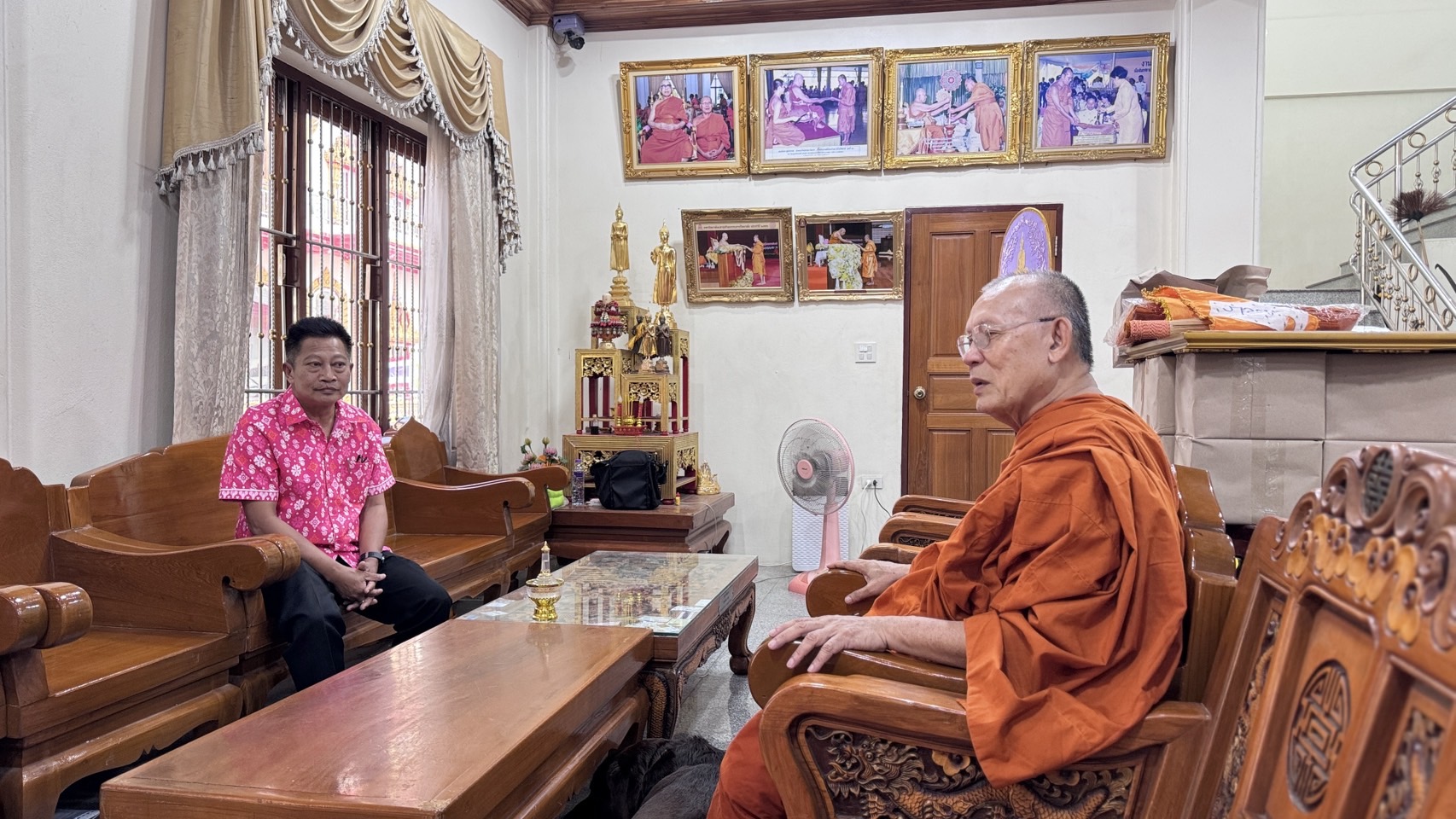 พช.แปดริ้ว รับมอบเงินจากเจ้าคณะอำเภอเมืองฯ สมทบกองทุนพัฒนาเด็กชนบทฯ ปี ๖๘