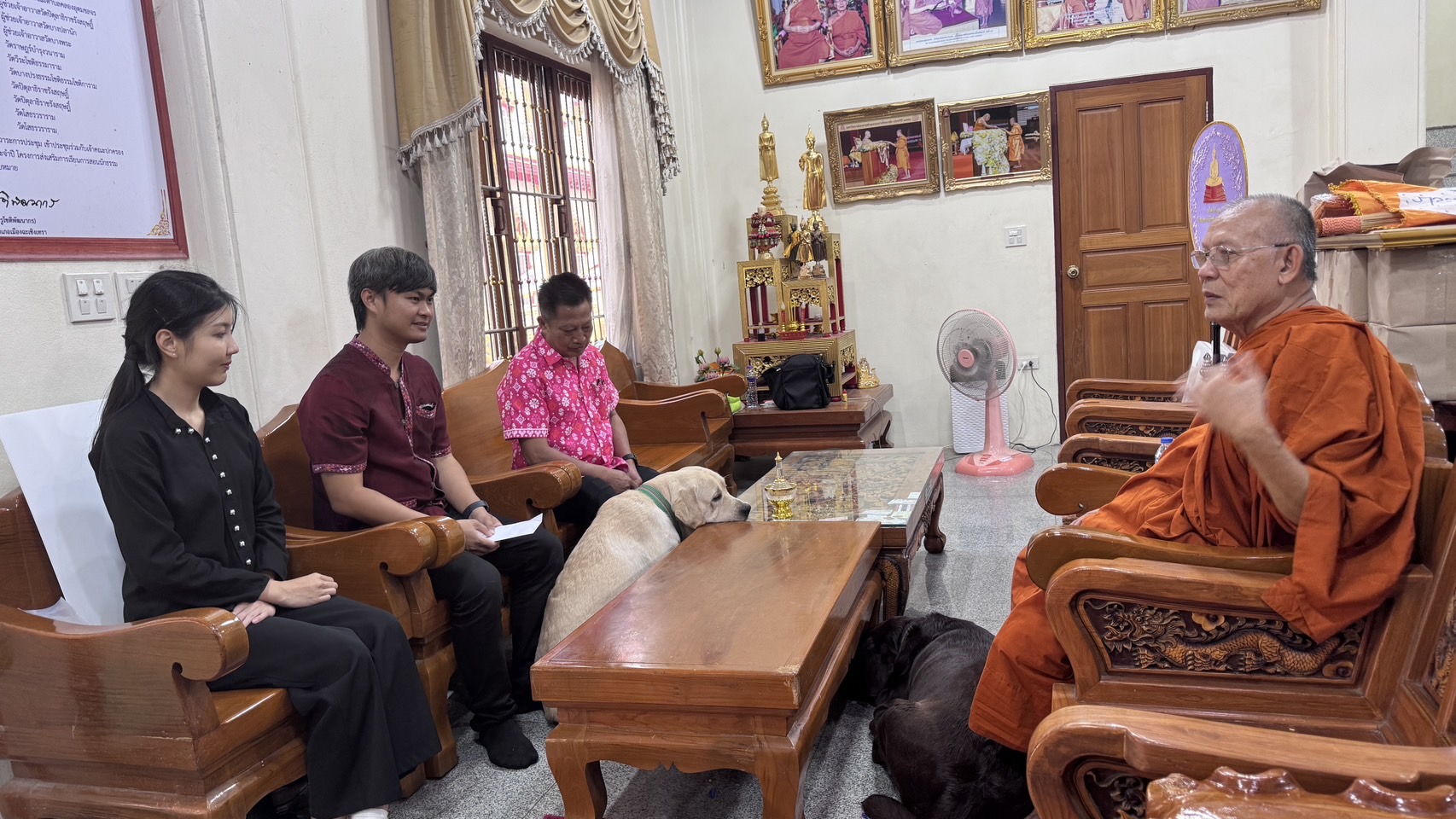 พช.แปดริ้ว รับมอบเงินจากเจ้าคณะอำเภอเมืองฯ สมทบกองทุนพัฒนาเด็กชนบทฯ ปี ๖๘