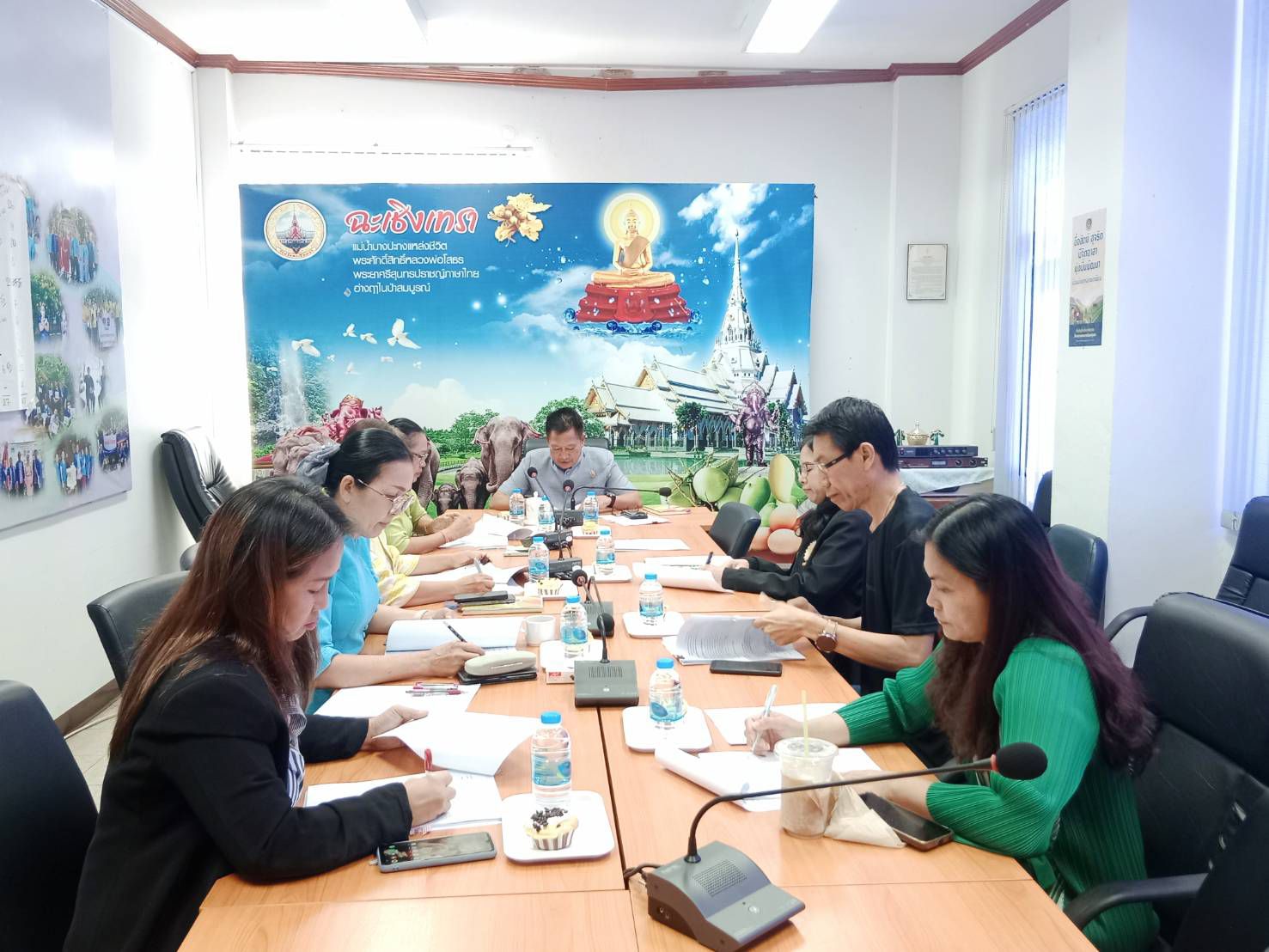 พช.แปดริ้ว ประชุมคณะกรรมการคัดเลือกคนกองทุนพัฒนาบทบาทสตรีดีเด่นระดับจังหวัด ปี 2568