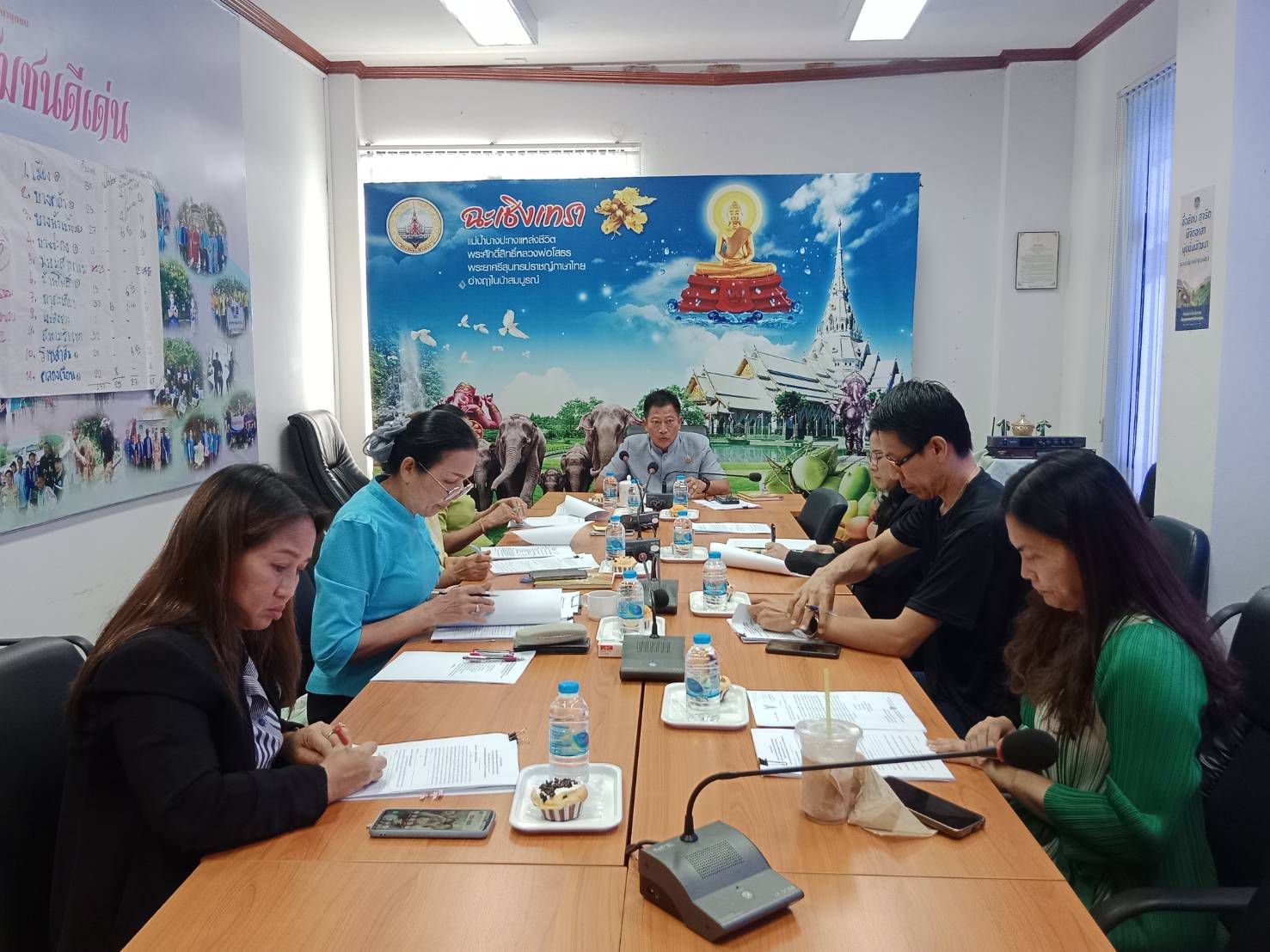 พช.แปดริ้ว ประชุมคณะกรรมการคัดเลือกคนกองทุนพัฒนาบทบาทสตรีดีเด่นระดับจังหวัด ปี 2568
