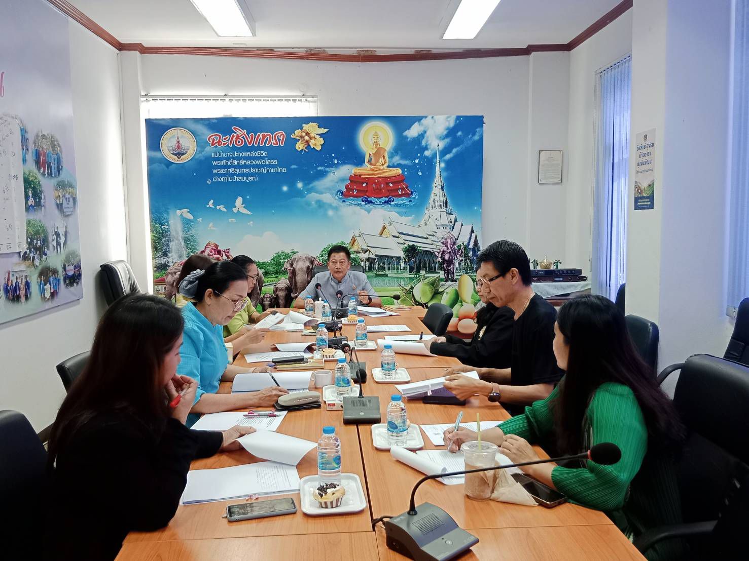 พช.แปดริ้ว ประชุมคณะกรรมการคัดเลือกคนกองทุนพัฒนาบทบาทสตรีดีเด่นระดับจังหวัด ปี 2568
