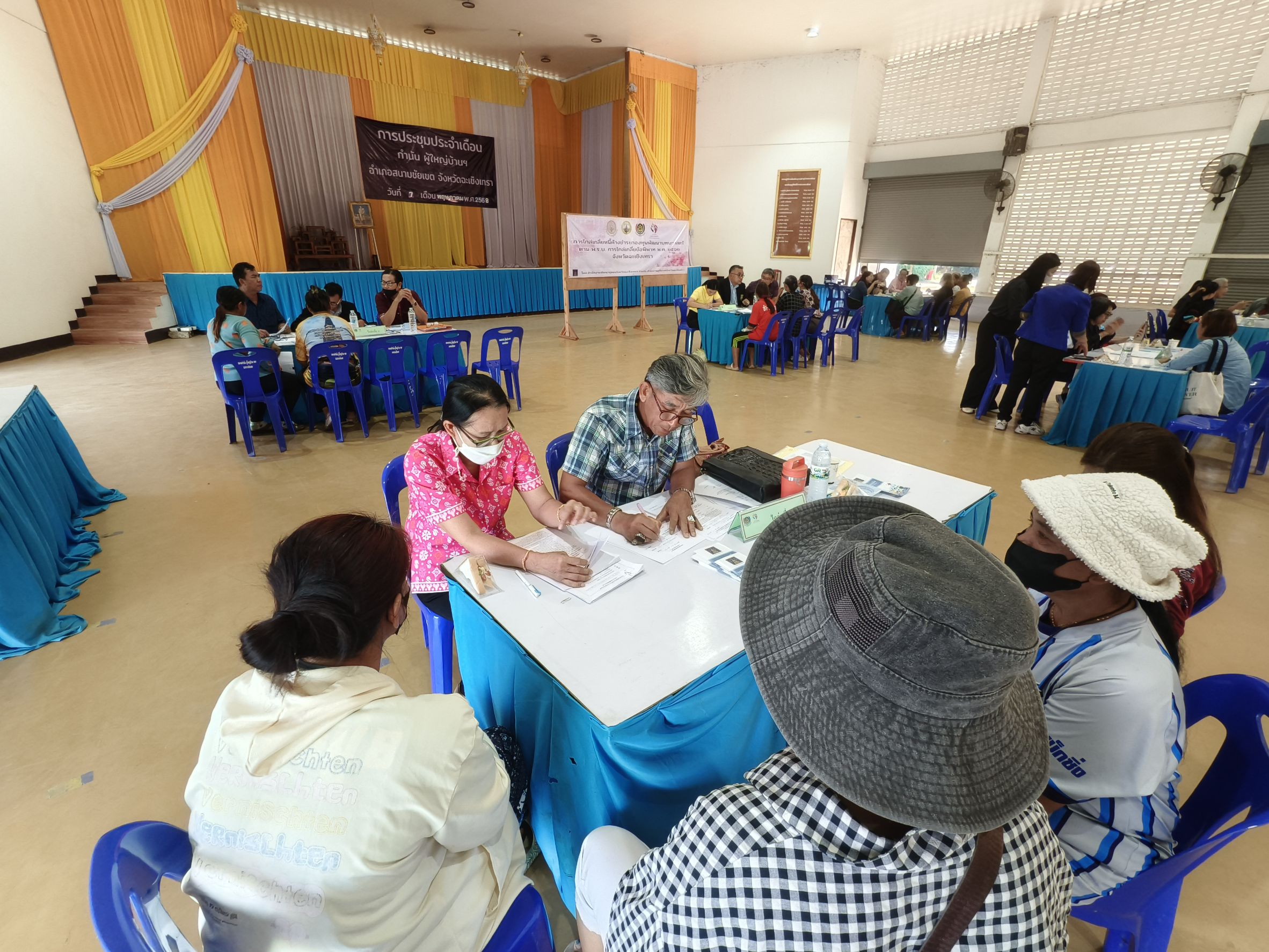 🤝💰 พช.ฉะเชิงเทรา ผนึกกำลังไกล่เกลี่ยหนี้ กองทุนพัฒนาบทบาทสตรี สำเร็จ 38 โครงการ รวมกว่า 2.95 ล้านบาท ✨