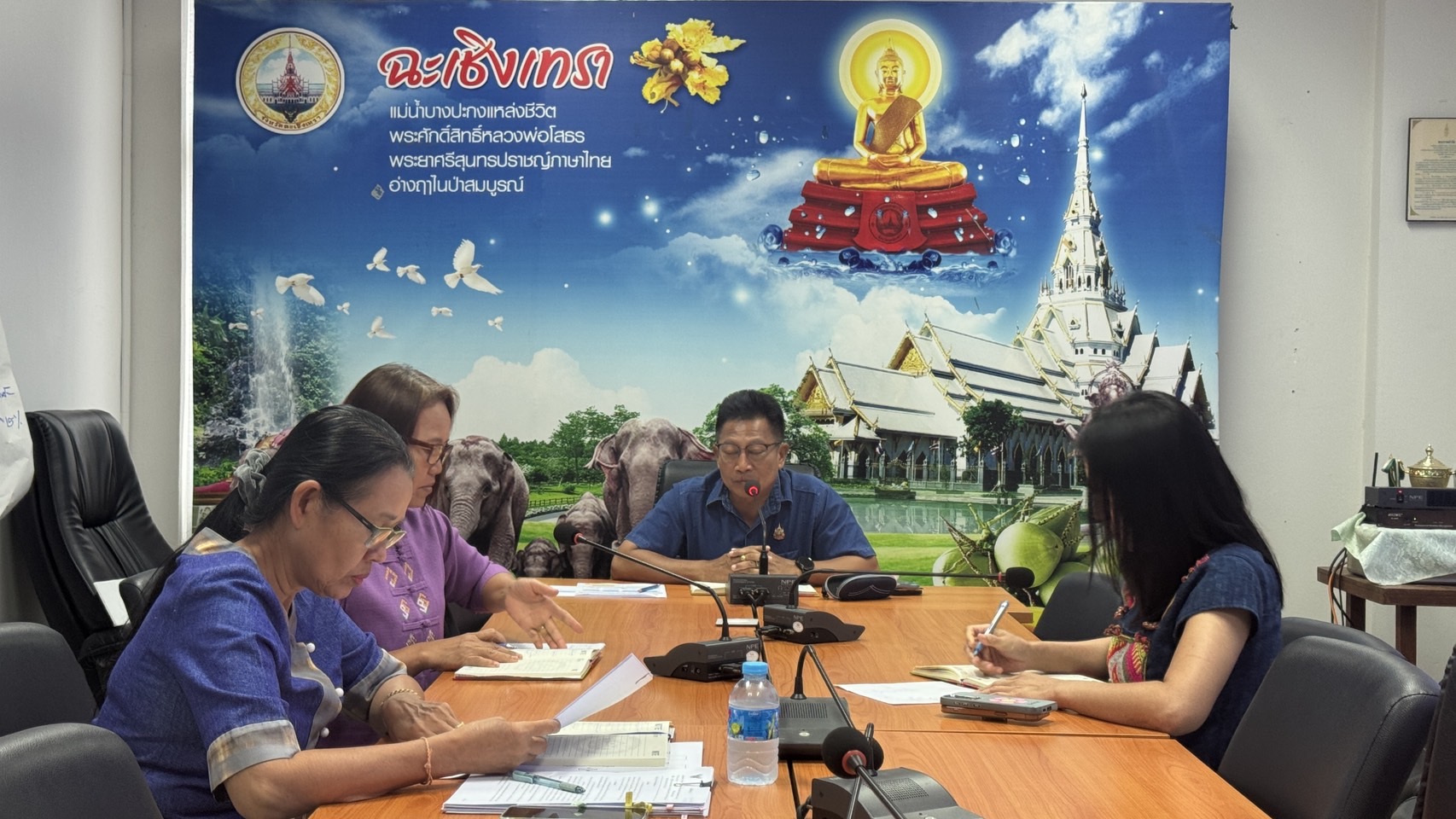 พช.ฉะเชิงเทรา จัดประชุมชี้แจงเตรียมลงพื้นที่คัดสรรกิจกรรมพัฒนาชุมชนดีเด่นและคนกองทุนพัฒนาบทบาทสตรี ปี 2568 พร้อมเตรียมความพร้อมไกล่เกลี่ยก่อนฟ้อง