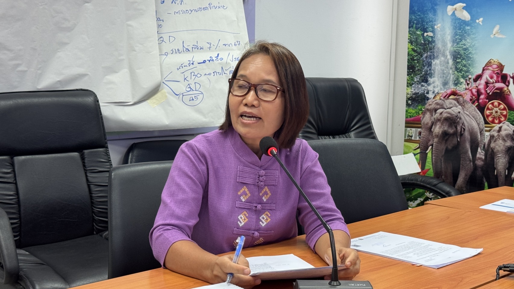 พช.ฉะเชิงเทรา จัดประชุมชี้แจงเตรียมลงพื้นที่คัดสรรกิจกรรมพัฒนาชุมชนดีเด่นและคนกองทุนพัฒนาบทบาทสตรี ปี 2568 พร้อมเตรียมความพร้อมไกล่เกลี่ยก่อนฟ้อง