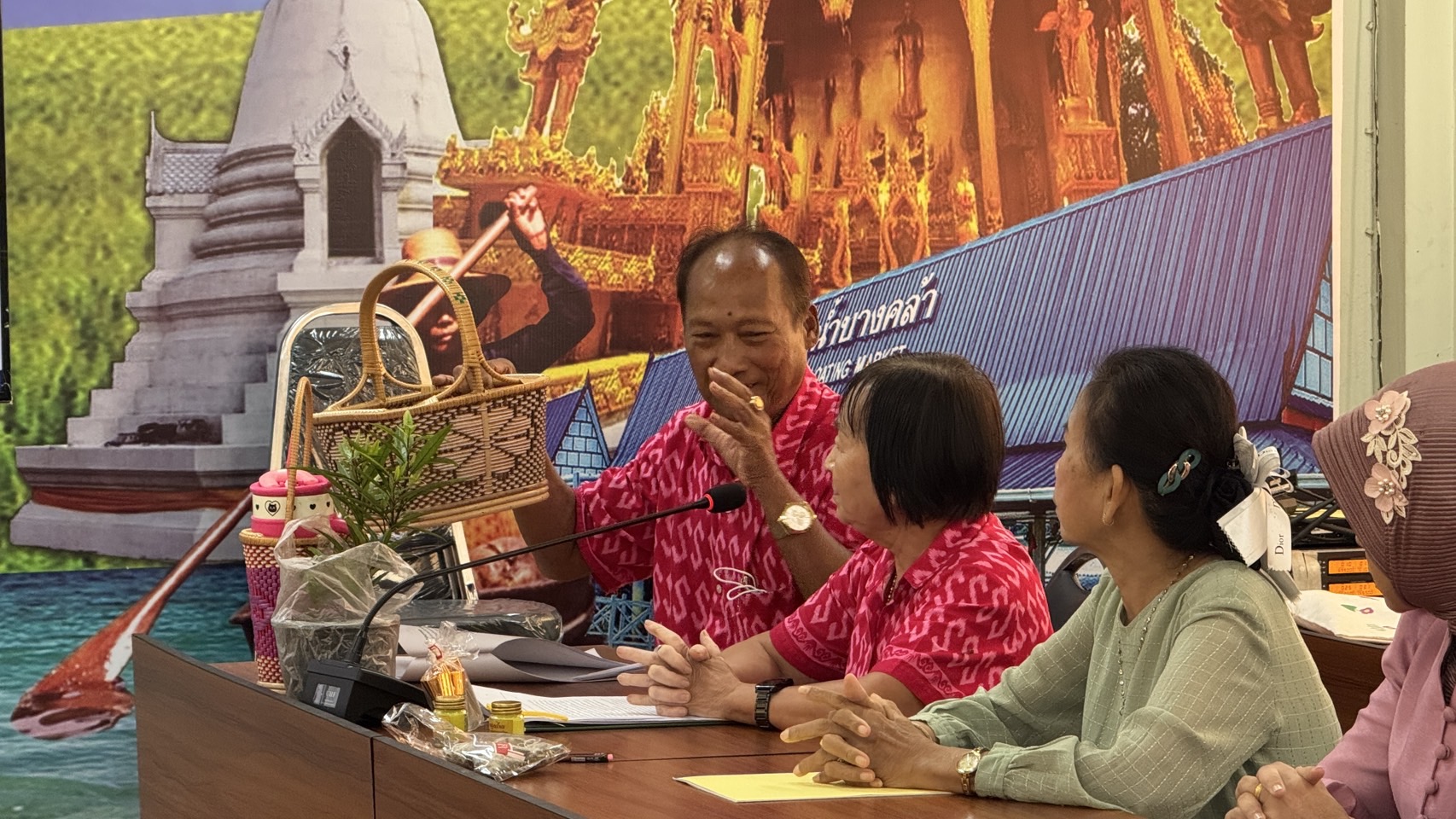 พช.ฉะเชิงเทรา เดินหน้าคัดสรรกิจกรรมพัฒนาชุมชนและคนกองทุนพัฒนาบทบาทสตรีดีเด่น ปี ๖๘ (วันที่สอง)