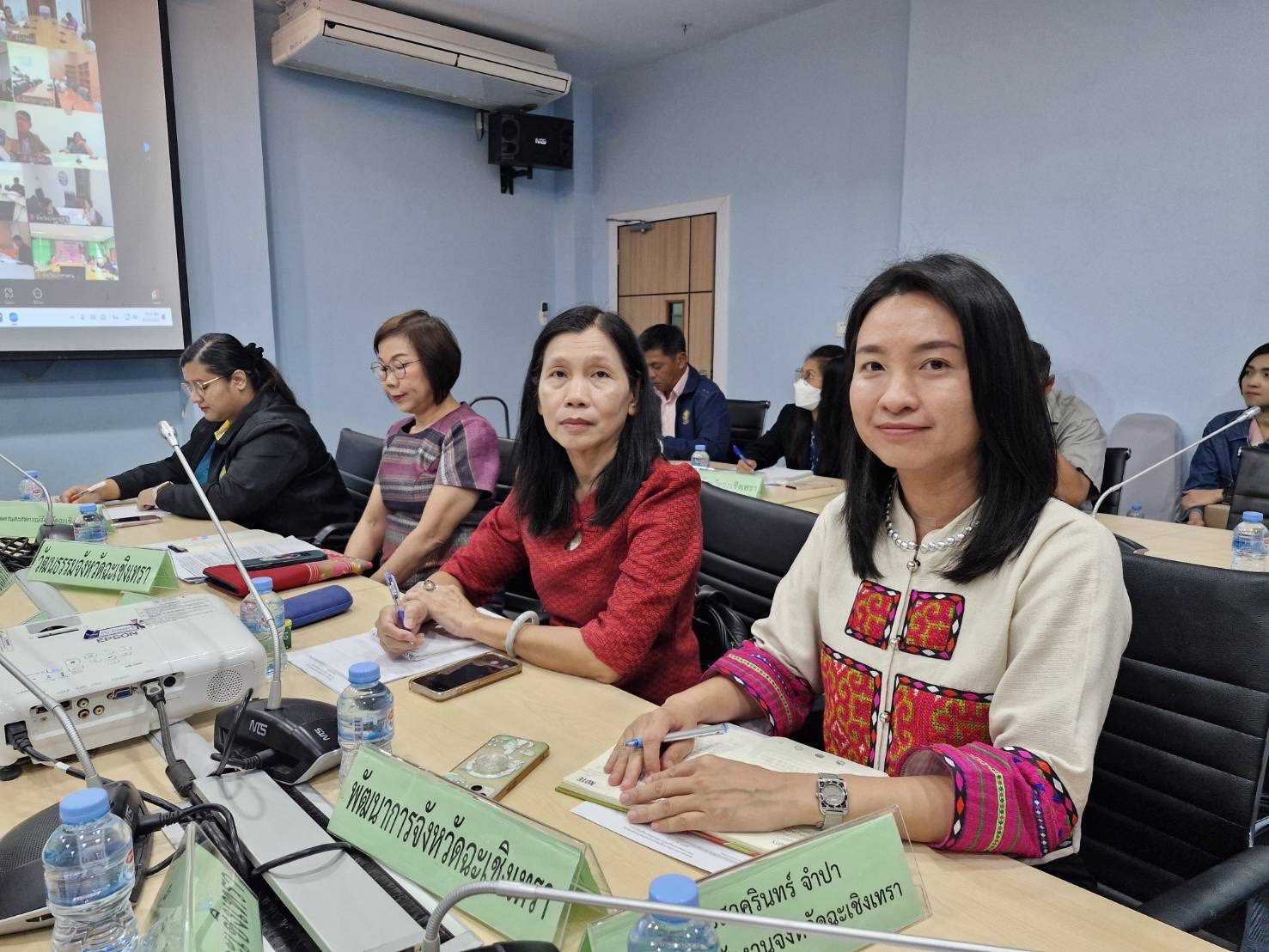 ร่วมรับฟังการประชุมชี้แจงแนวทางการขับเคลื่อนการท่องเที่ยวชุมชนที่มุ่งเน้นการพัฒนาอัตลักษณ์ของจังหวัด/ชุมชน ผ่านระบบ Zoom Meeting