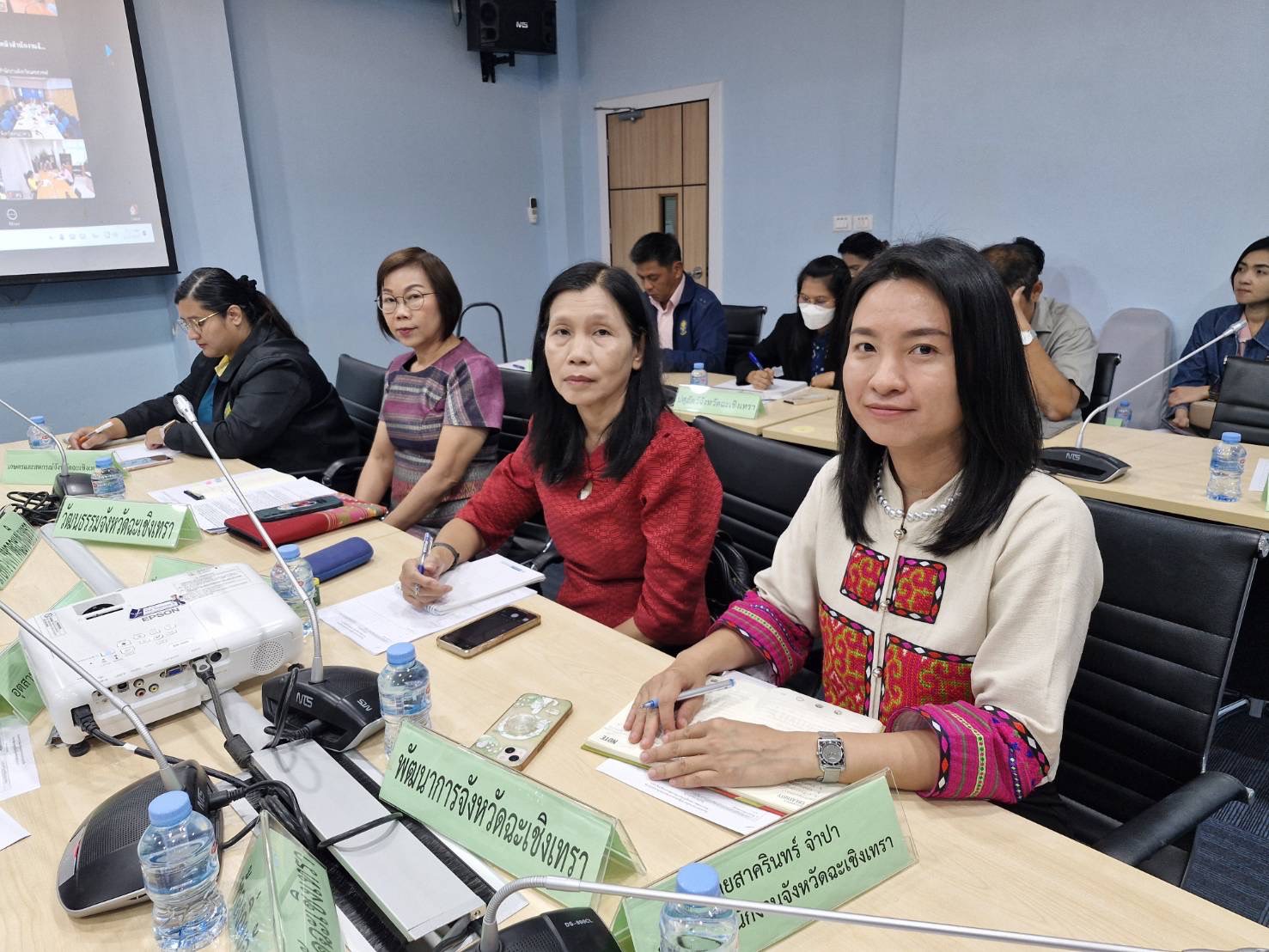 ร่วมรับฟังการประชุมชี้แจงแนวทางการขับเคลื่อนการท่องเที่ยวชุมชนที่มุ่งเน้นการพัฒนาอัตลักษณ์ของจังหวัด/ชุมชน ผ่านระบบ Zoom Meeting