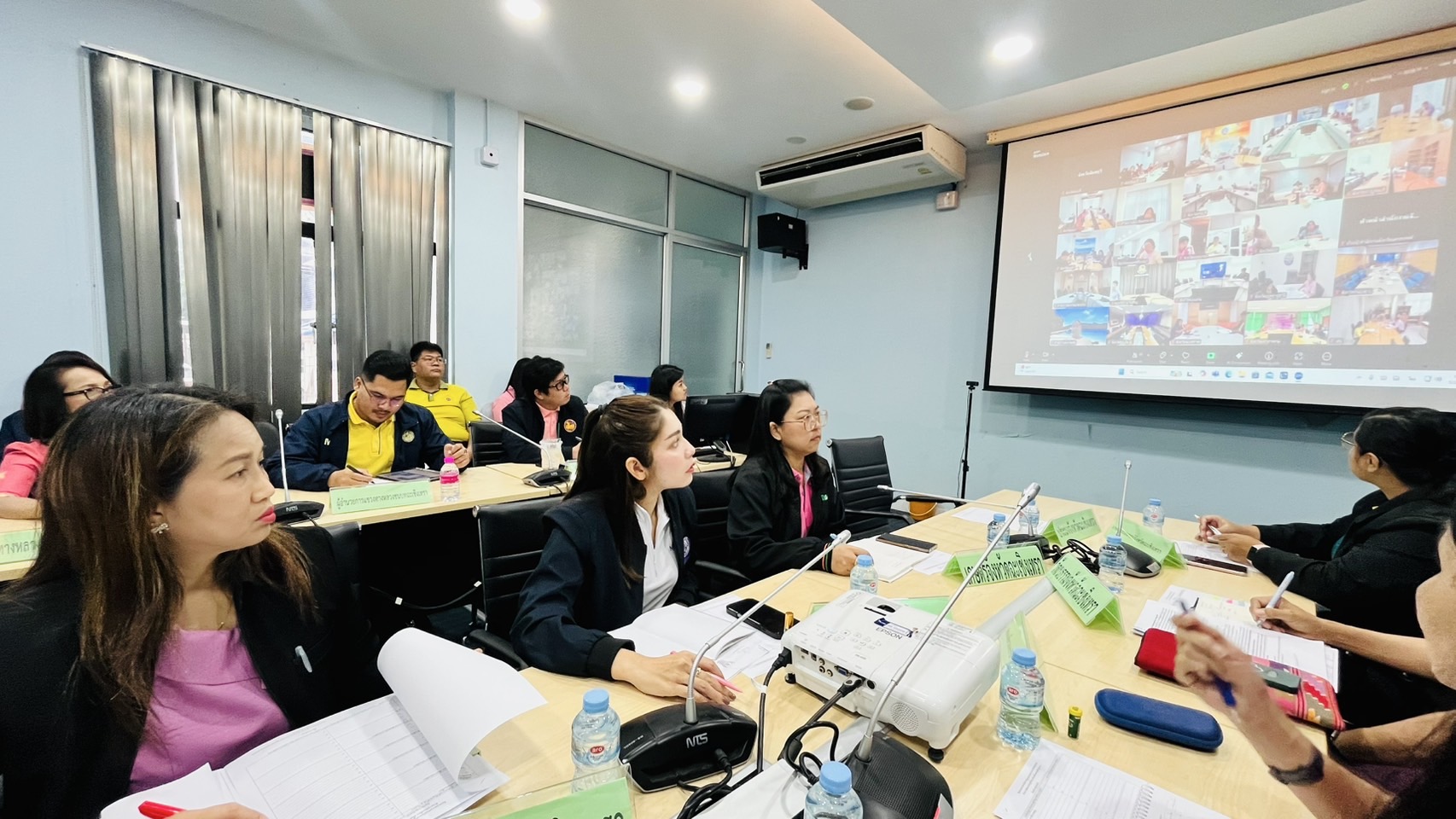 ร่วมรับฟังการประชุมชี้แจงแนวทางการขับเคลื่อนการท่องเที่ยวชุมชนที่มุ่งเน้นการพัฒนาอัตลักษณ์ของจังหวัด/ชุมชน ผ่านระบบ Zoom Meeting