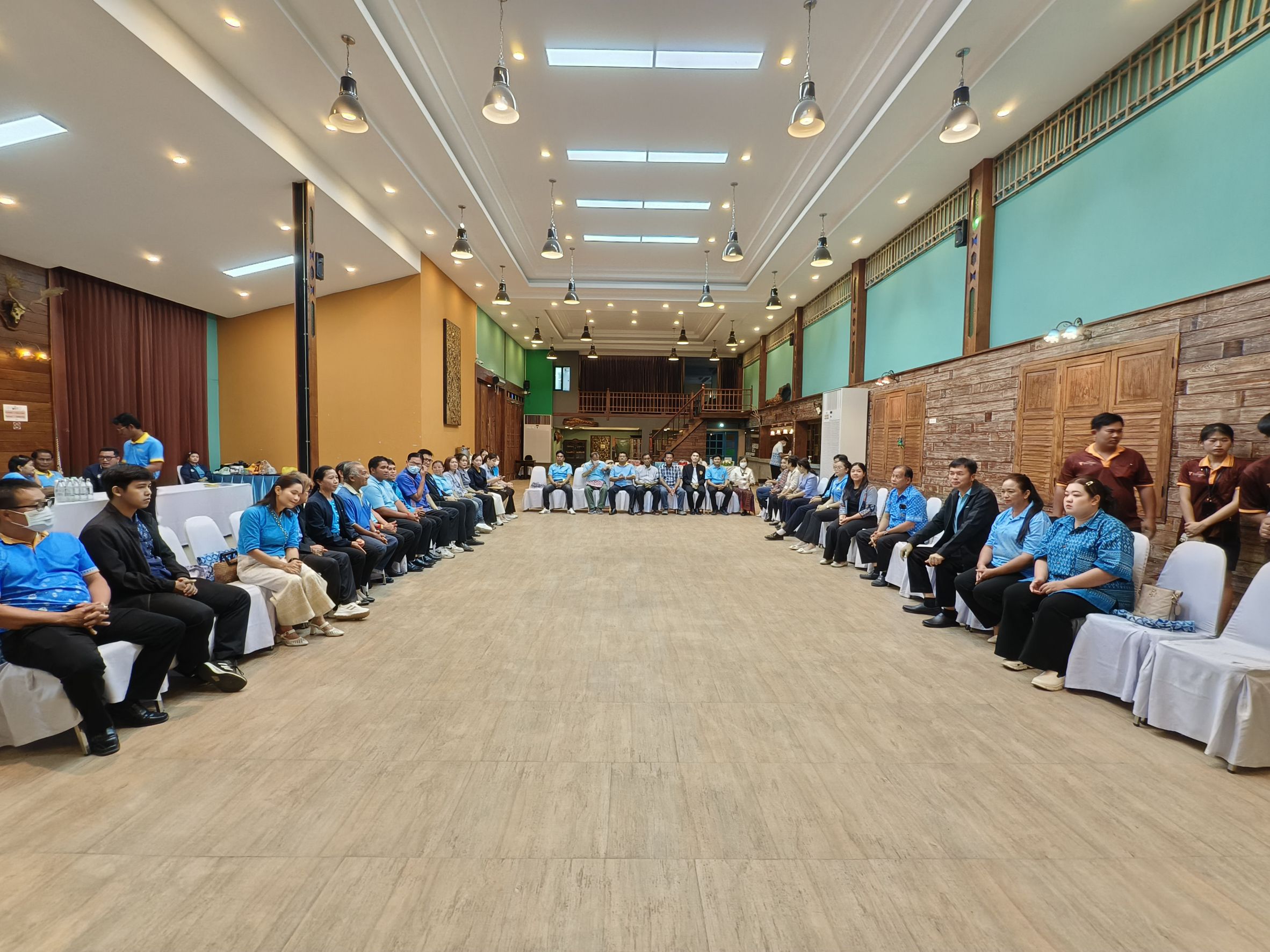 📰 พช.แปดริ้ว ร่วมกับเครือข่ายกองทุนแม่ของแผ่นดินจังหวัดฉะเชิงเทรา อบรมวิทยากรกระบวนการกองทุนแม่ของแผ่นดิน (ครู ค) วันแรก เสริมพลังชุมชนต้านภัยยาเสพติด 💪🇹🇭