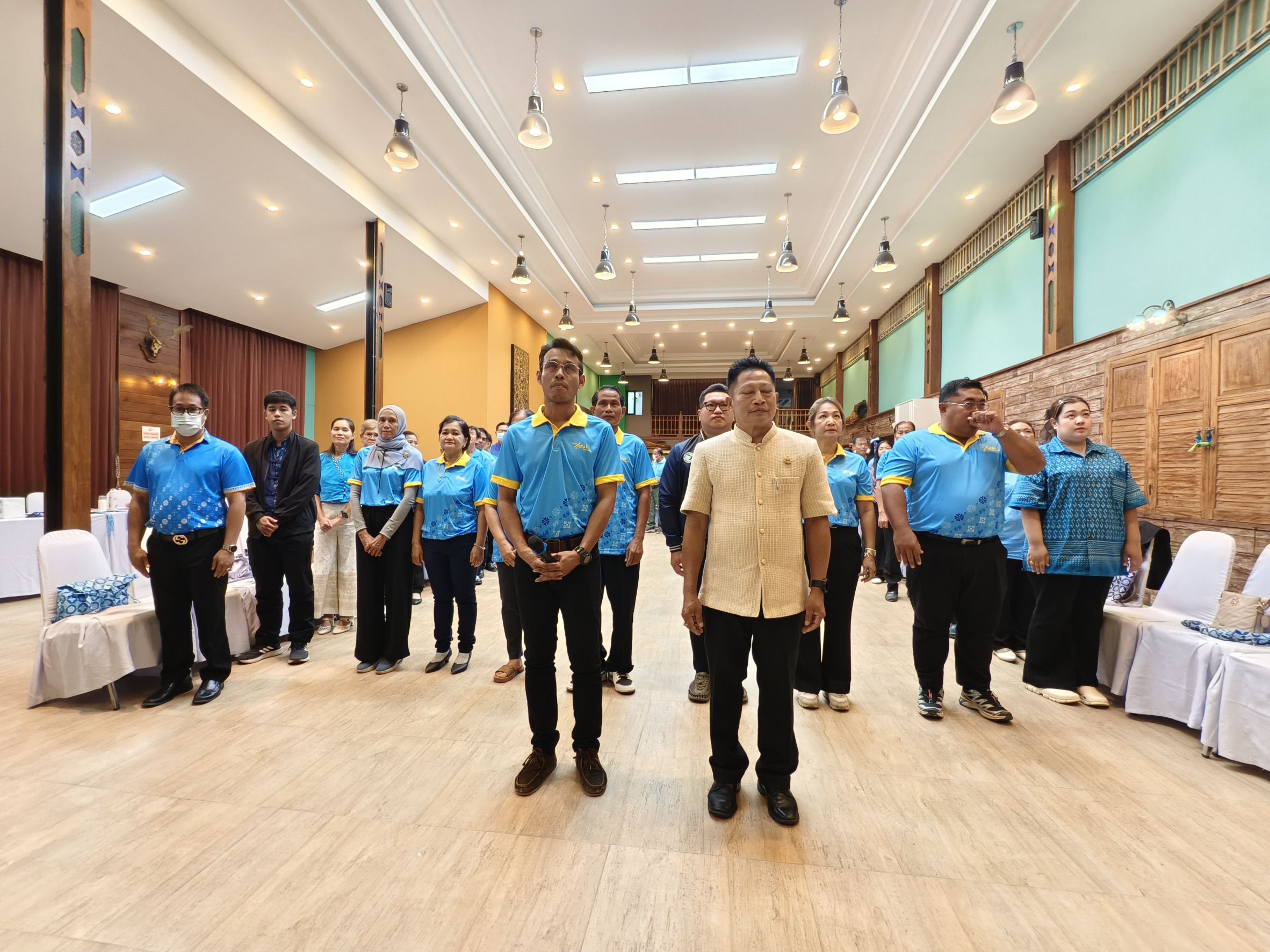 📰 พช.แปดริ้ว ร่วมกับเครือข่ายกองทุนแม่ของแผ่นดินจังหวัดฉะเชิงเทรา อบรมวิทยากรกระบวนการกองทุนแม่ของแผ่นดิน (ครู ค) วันแรก เสริมพลังชุมชนต้านภัยยาเสพติด 💪🇹🇭