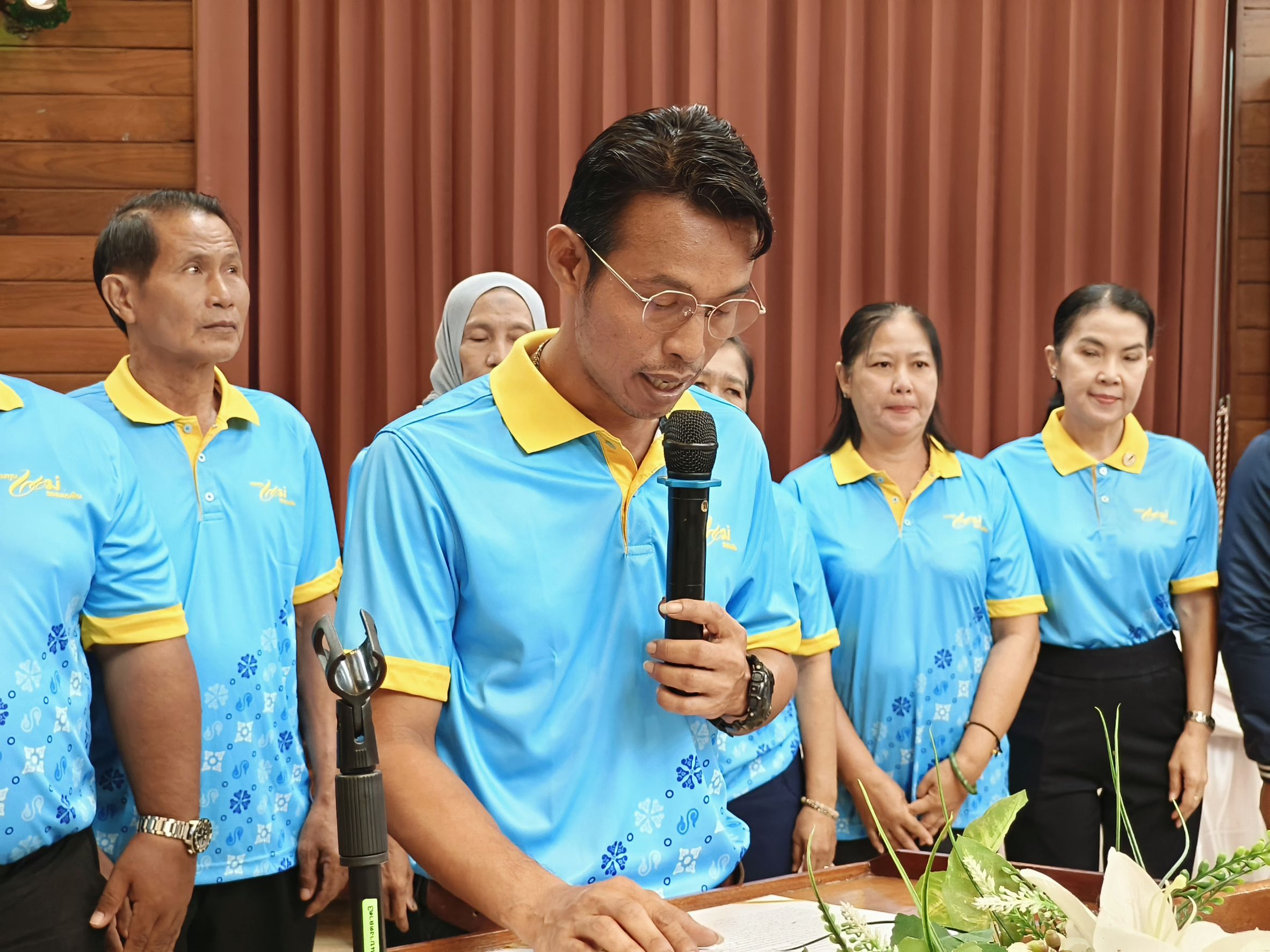 📰 พช.แปดริ้ว ร่วมกับเครือข่ายกองทุนแม่ของแผ่นดินจังหวัดฉะเชิงเทรา อบรมวิทยากรกระบวนการกองทุนแม่ของแผ่นดิน (ครู ค) วันแรก เสริมพลังชุมชนต้านภัยยาเสพติด 💪🇹🇭
